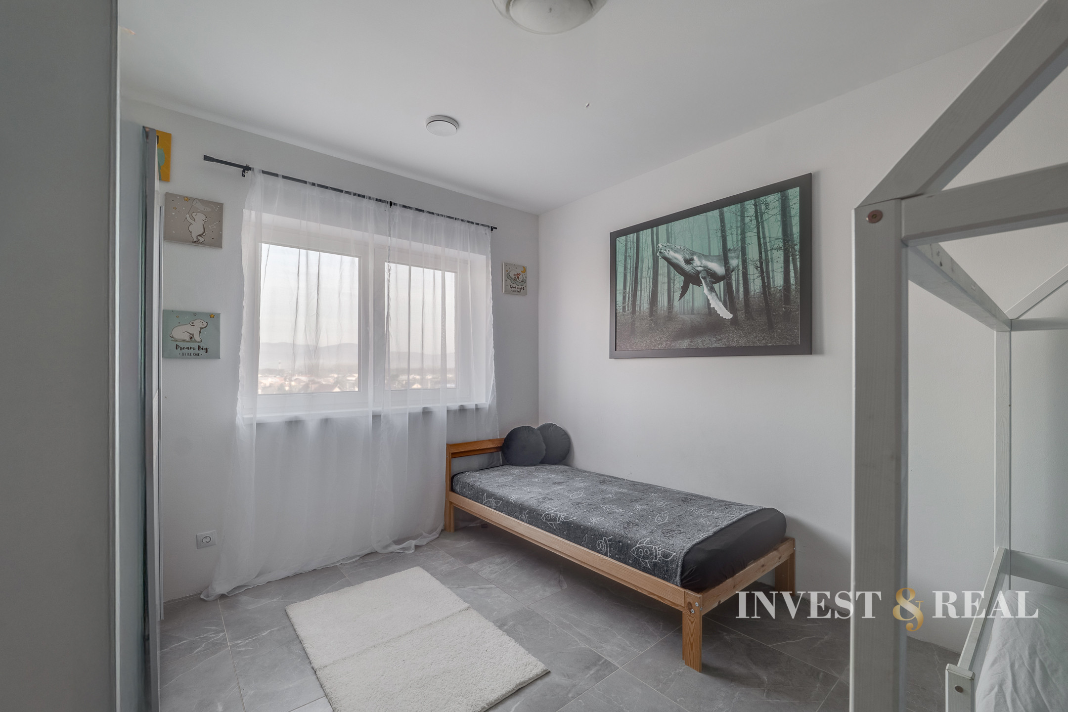 REZERVOVANÉ | Moderný plne zariadený 4 izbový rodinný dom v Seni