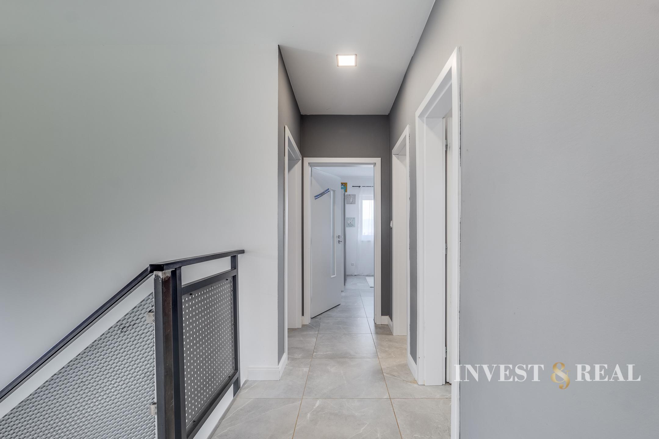 REZERVOVANÉ | Moderný plne zariadený 4 izbový rodinný dom v Seni