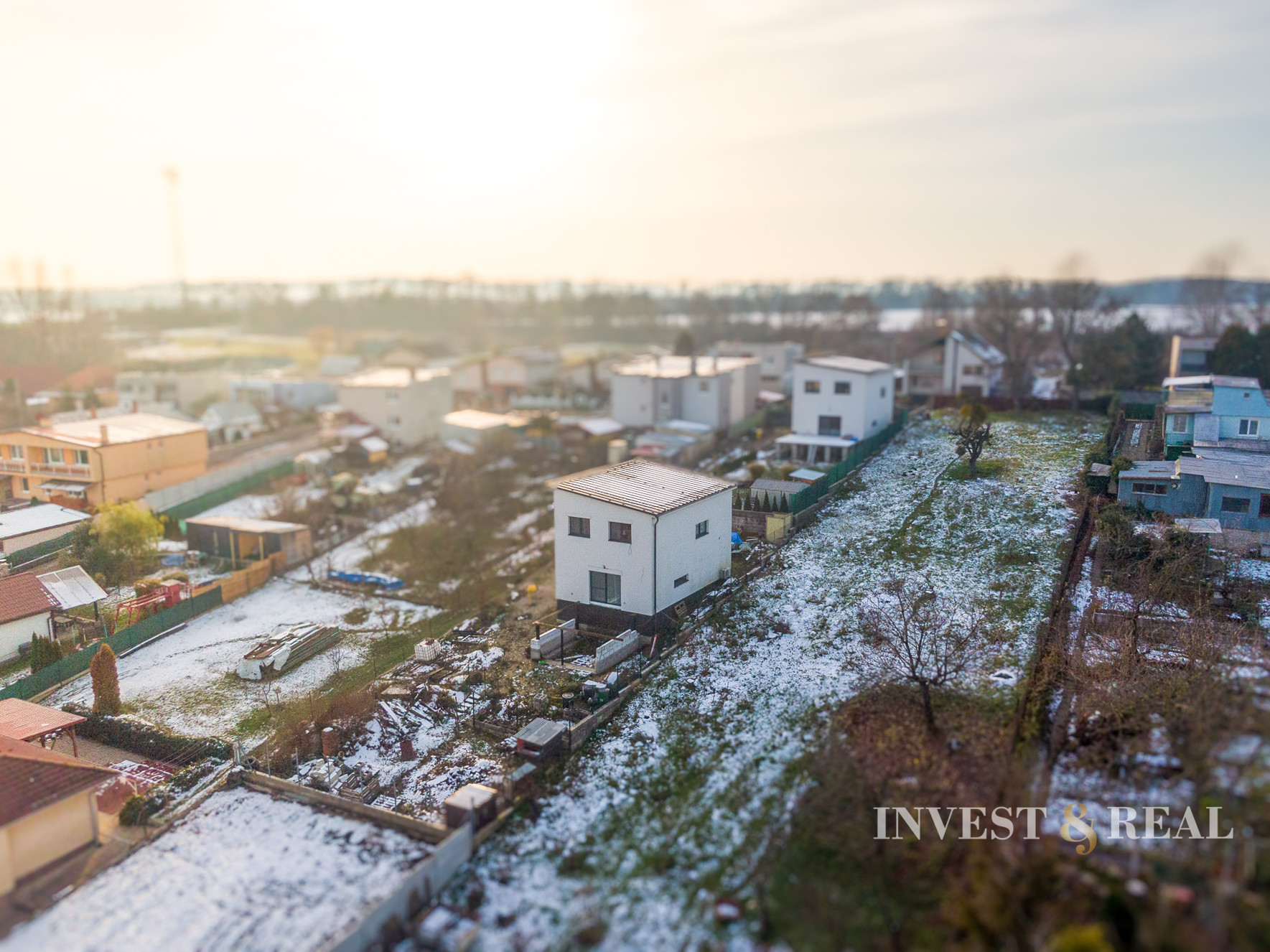 REZERVOVANÉ | Moderný plne zariadený 4 izbový rodinný dom v Seni