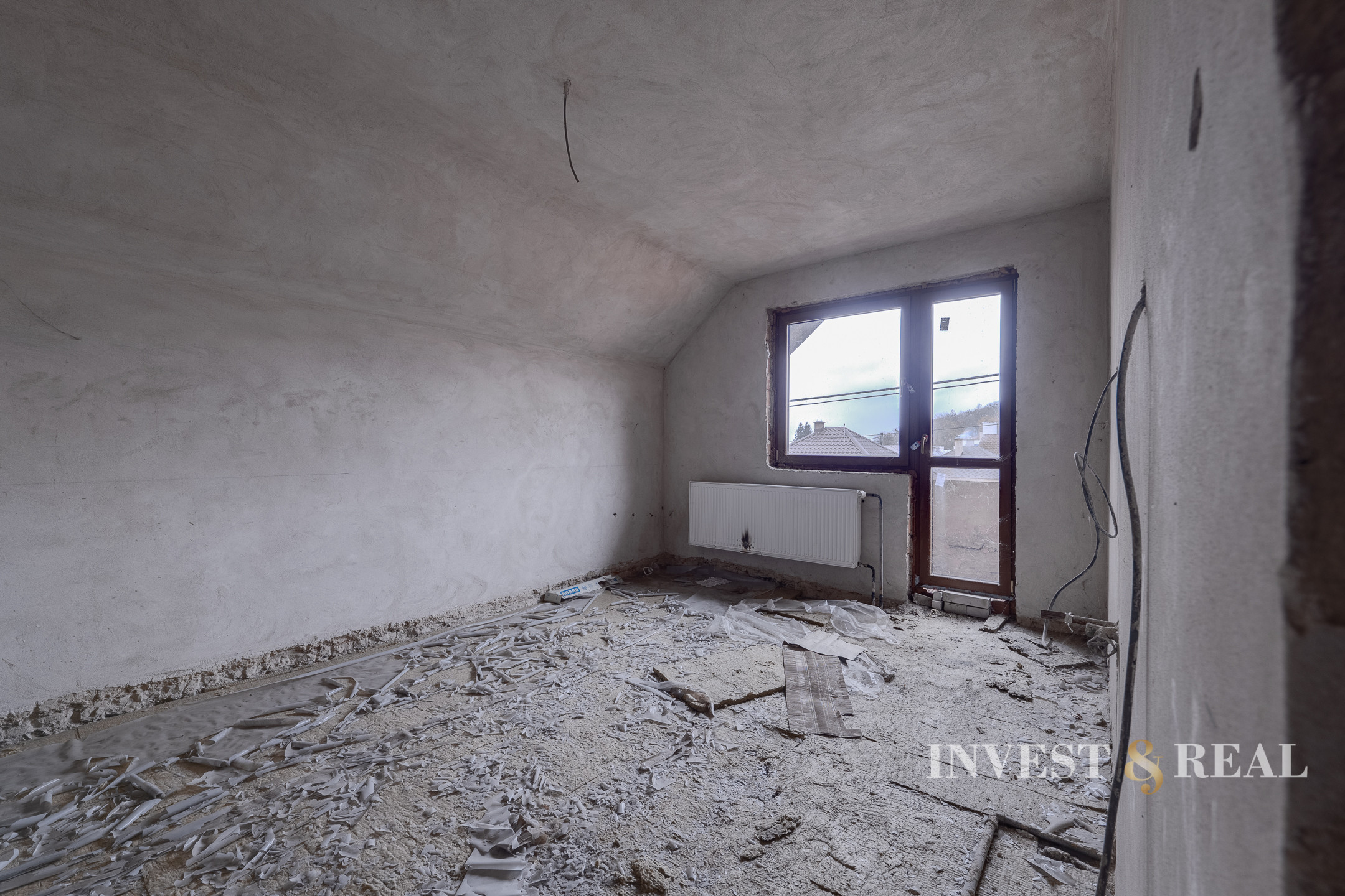 Starší dom s dvoma novými bytmi a povalou | Humenné