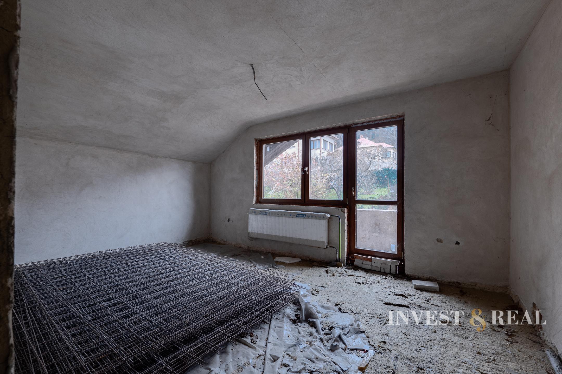 Starší dom s dvoma novými bytmi a povalou | Humenné