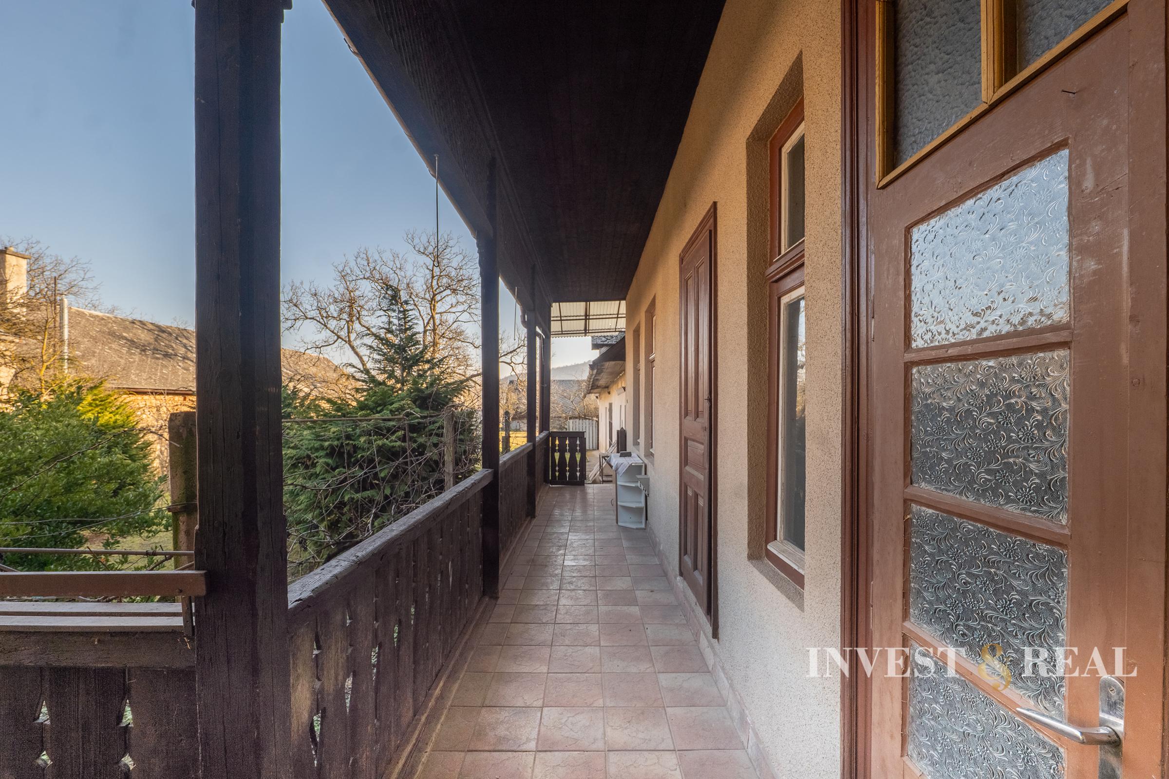 Rodinný dom v pôvodnom stave s veľkým pozemkom | Dvorníky