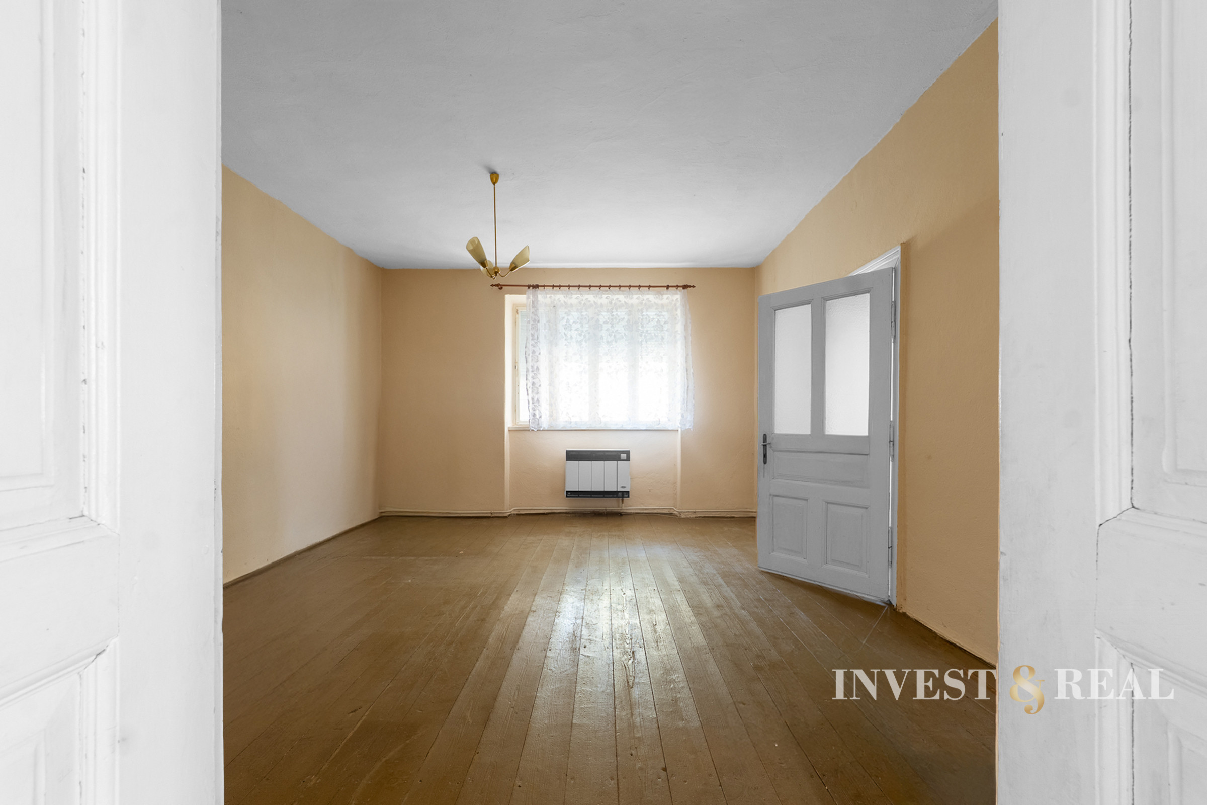 Rodinný dom v pôvodnom stave s veľkým pozemkom | Dvorníky