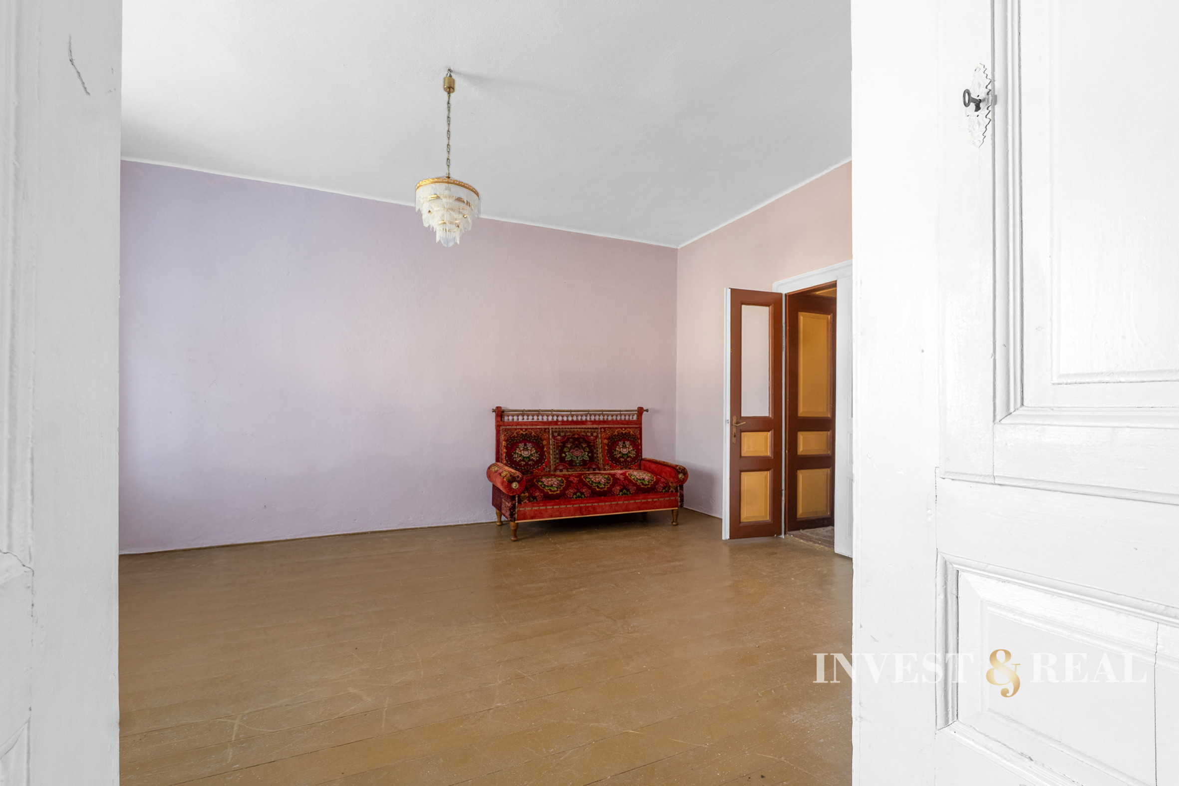 Rodinný dom v pôvodnom stave s veľkým pozemkom | Dvorníky