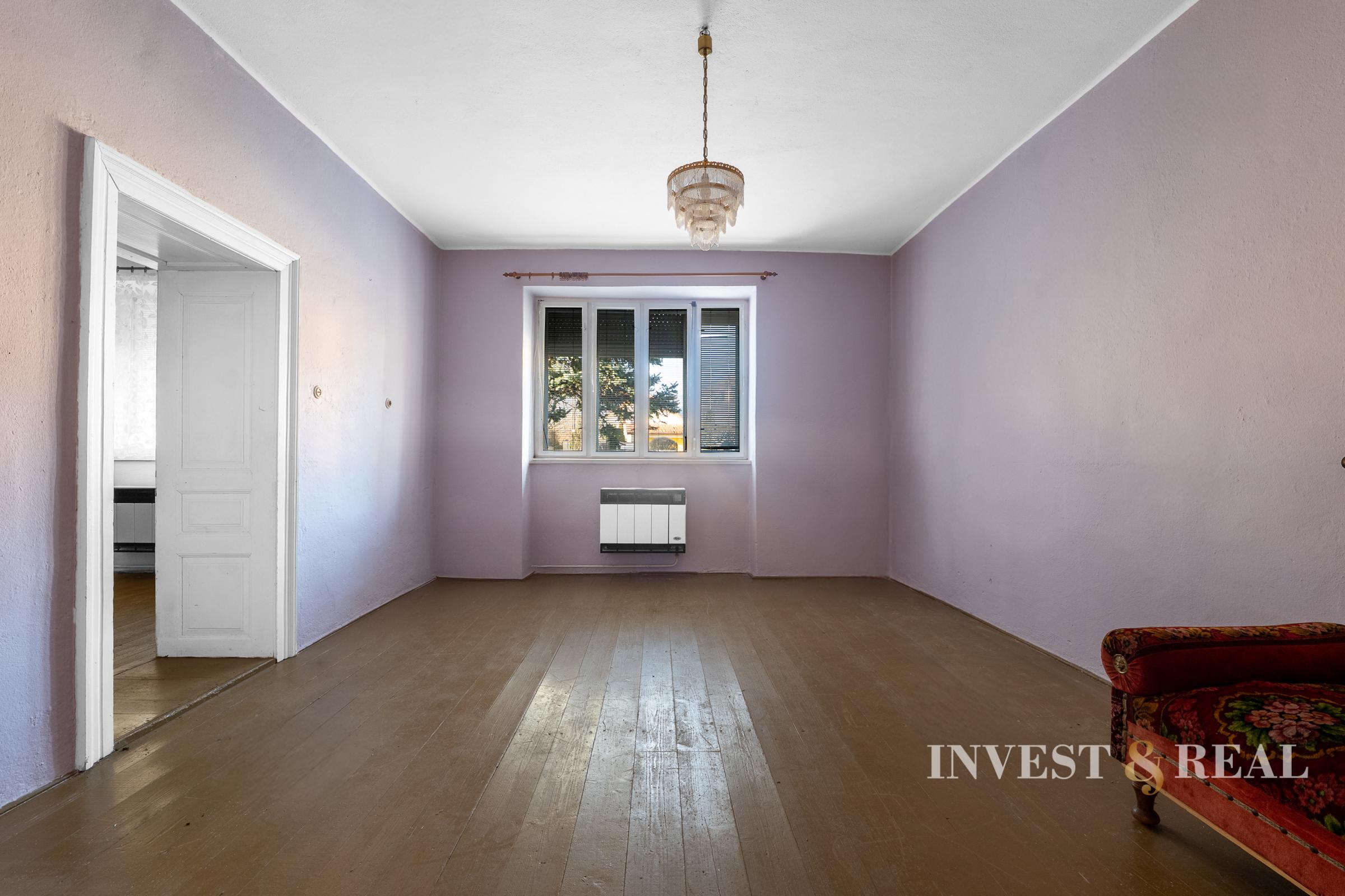 Rodinný dom v pôvodnom stave s veľkým pozemkom | Dvorníky