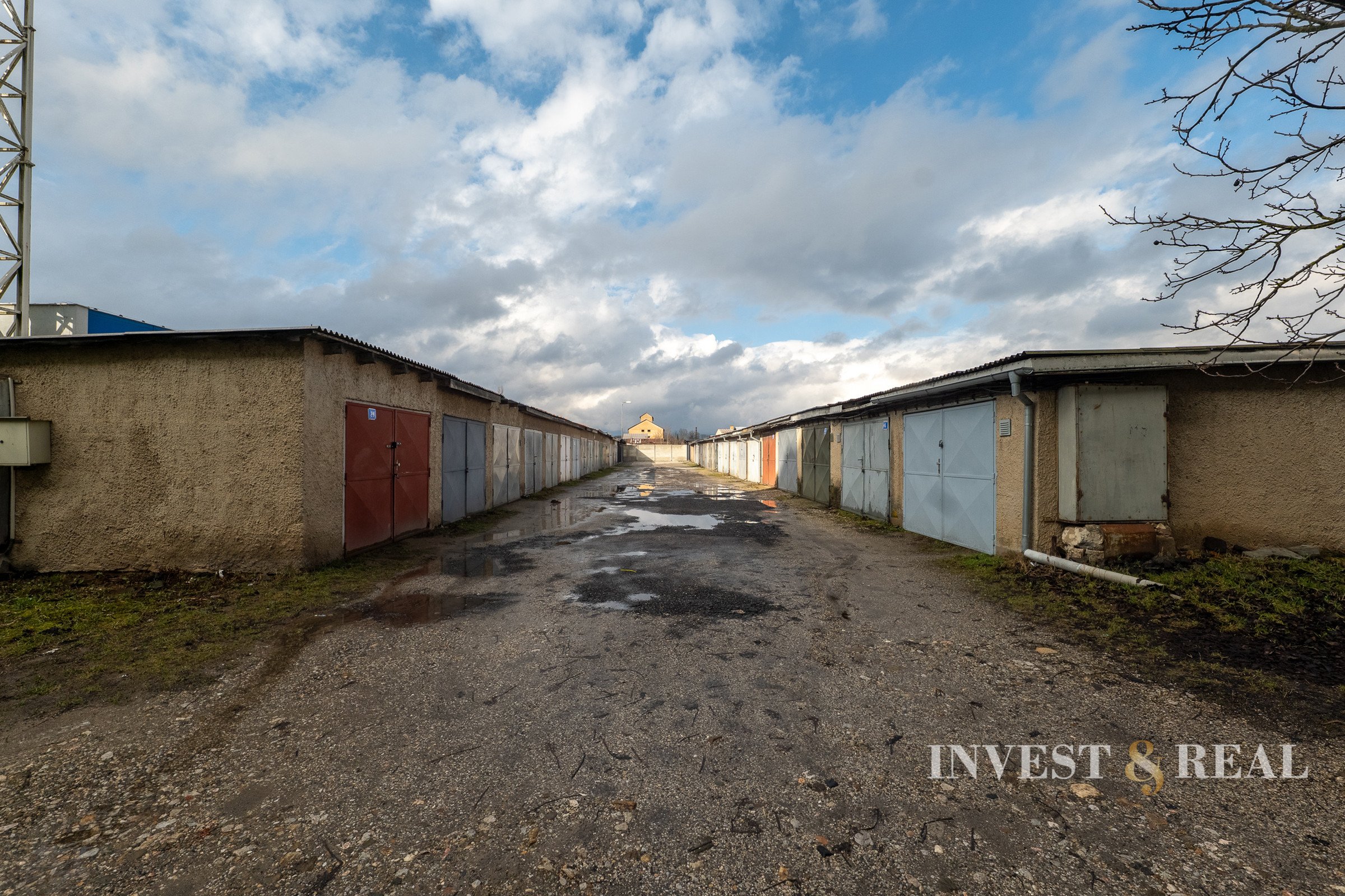 REZERVOVANÉ | GARÁŽ s montážnou jamou a elektrinou | Severná