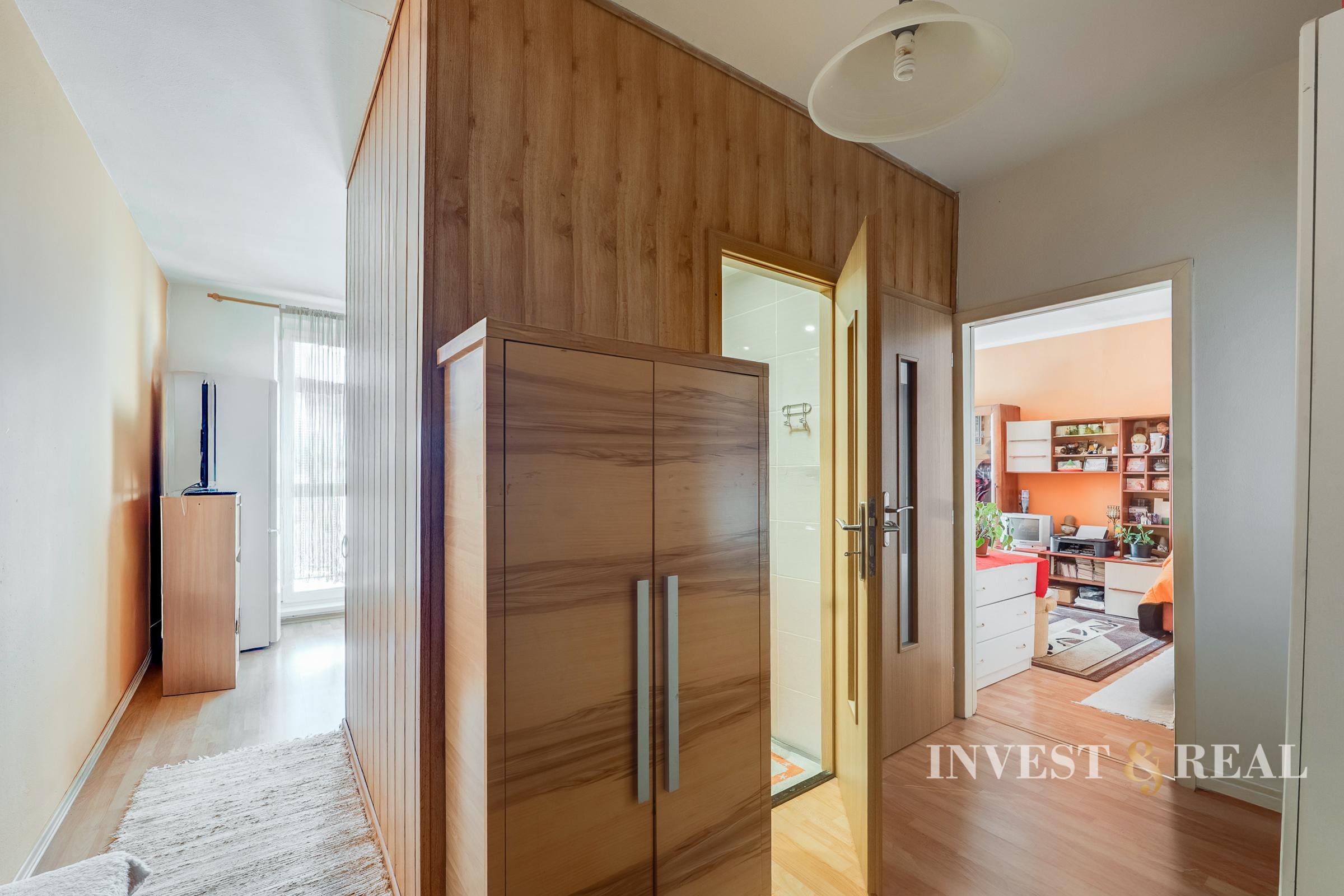 1-izbový byt s dvoma balkónmi | Prakovce - pri Gelnici