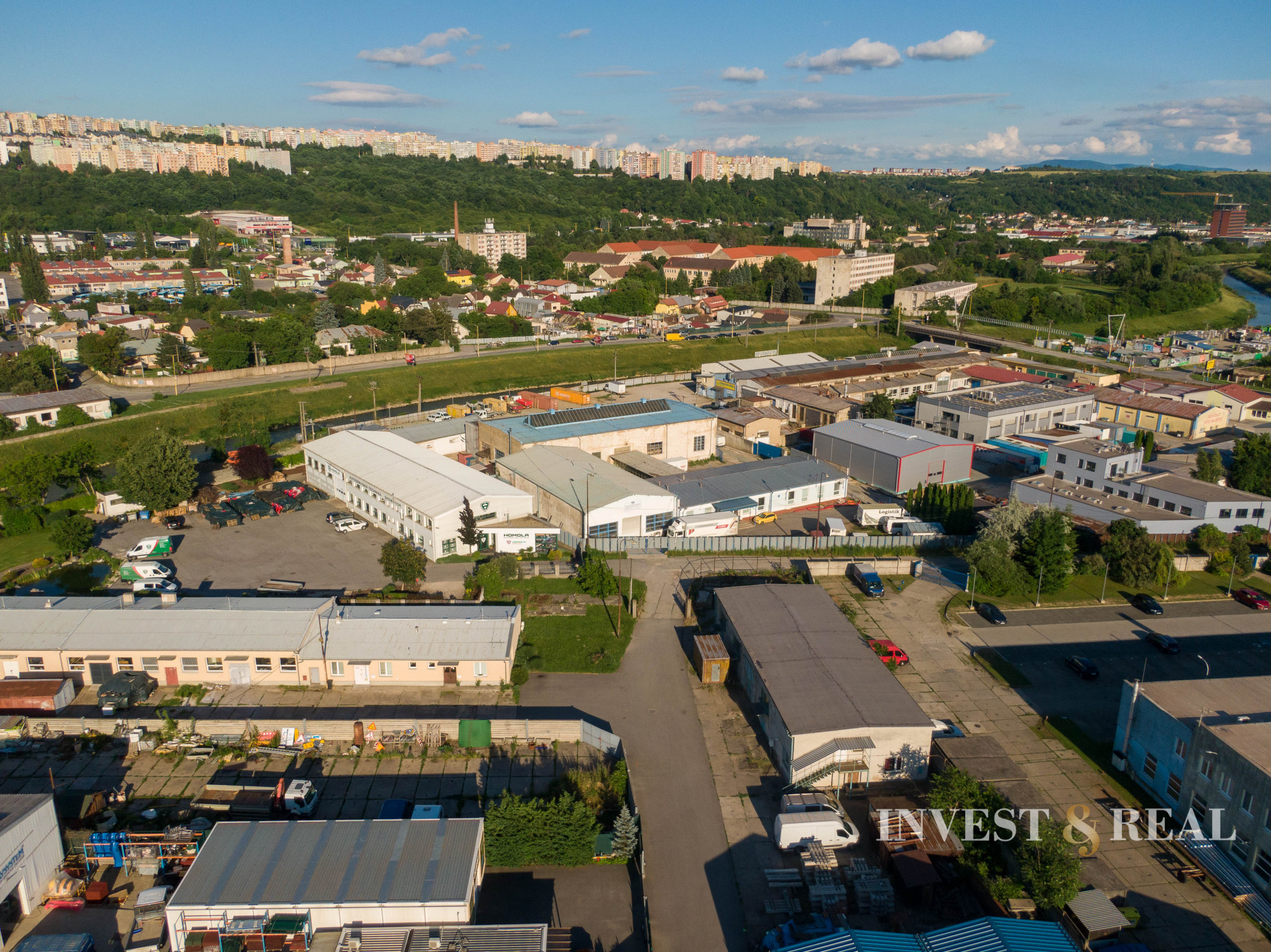 Administratívna budova a hala v priemyslenej časti | Rampová