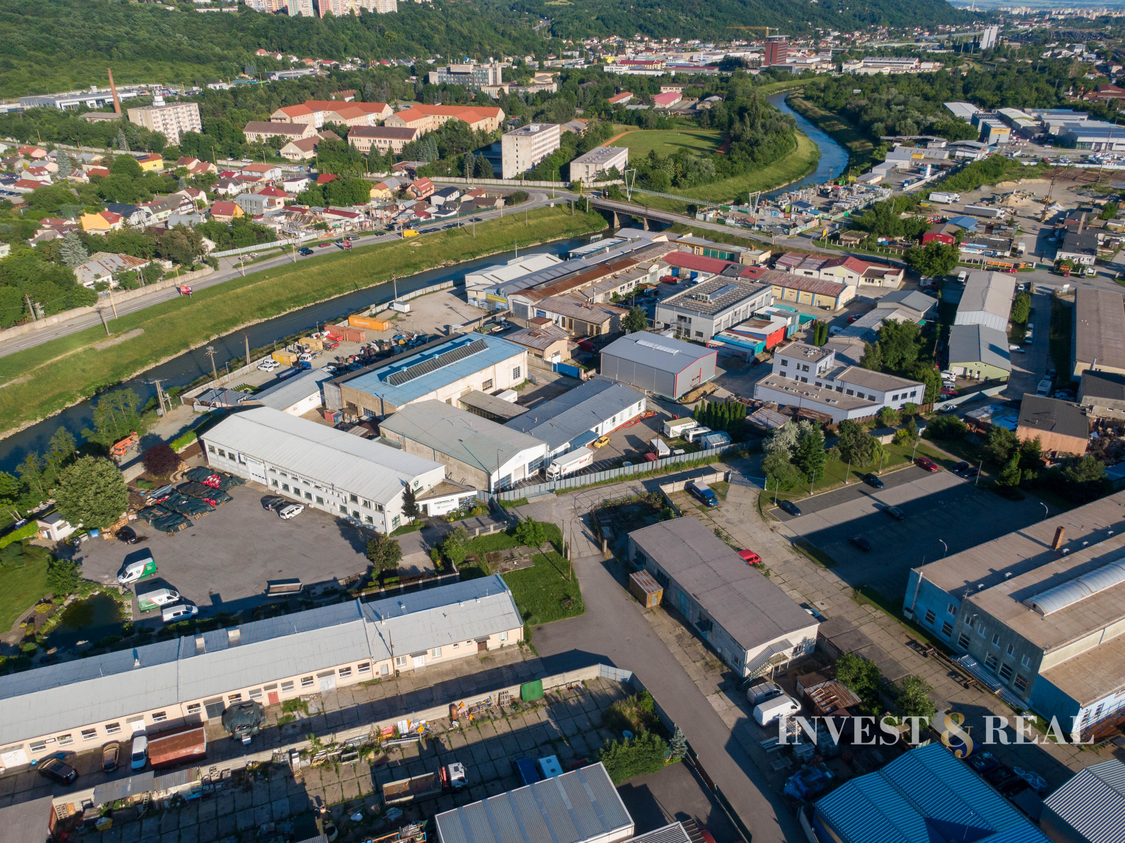 Administratívna budova a hala v priemyslenej časti | Rampová