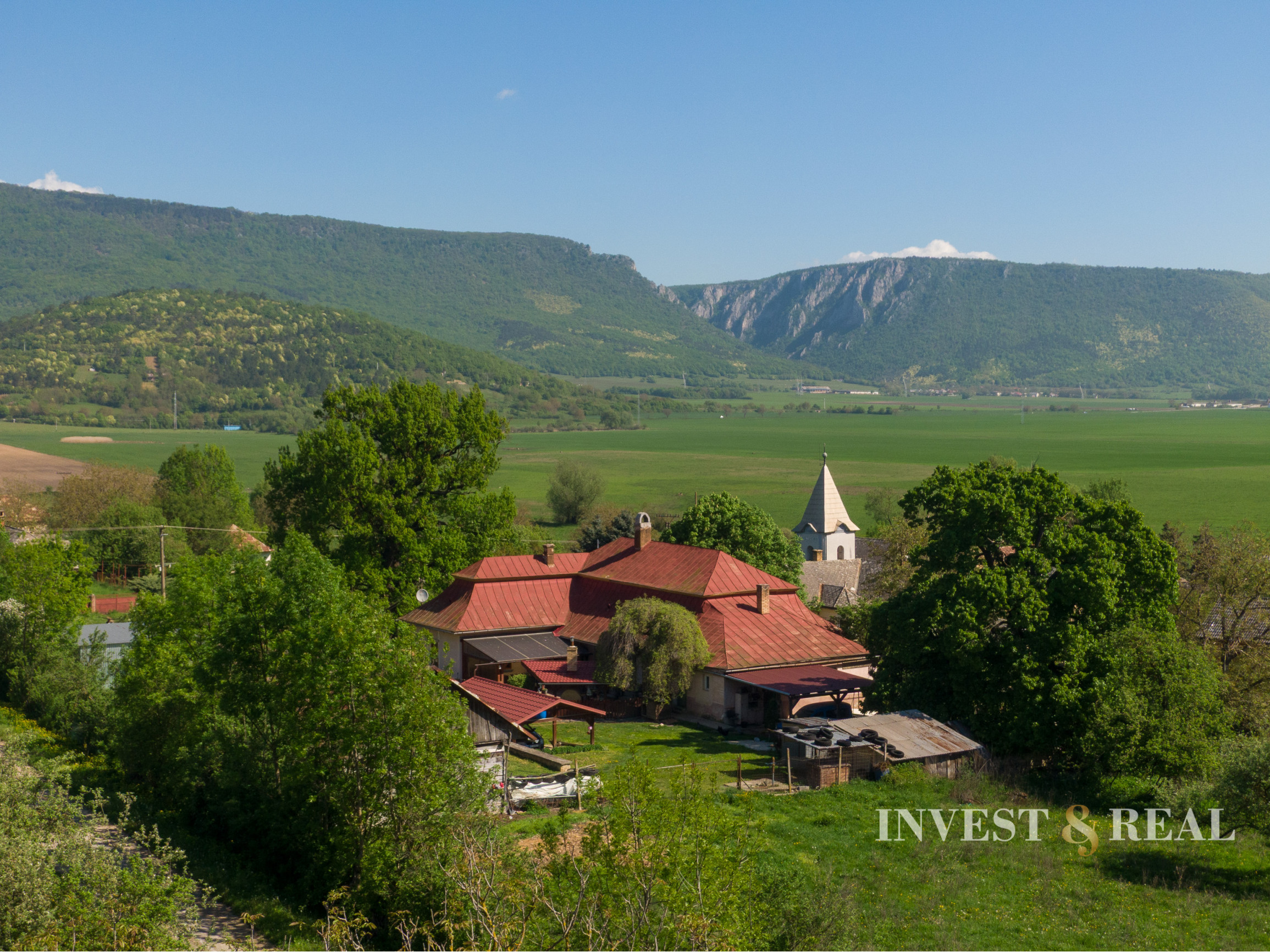 Historický zemiansky DOM vo Včelároch