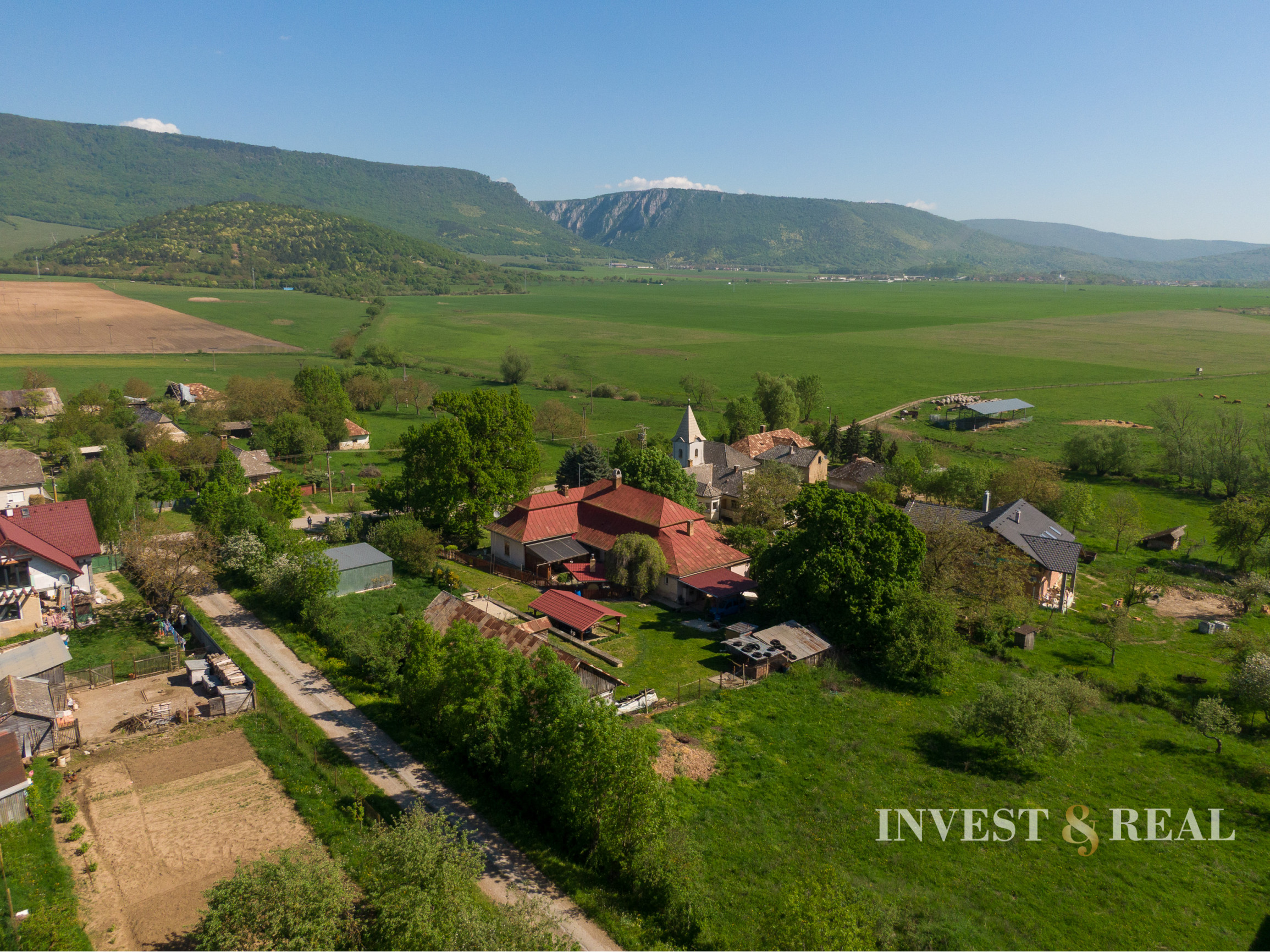 Historický zemiansky DOM vo Včelároch