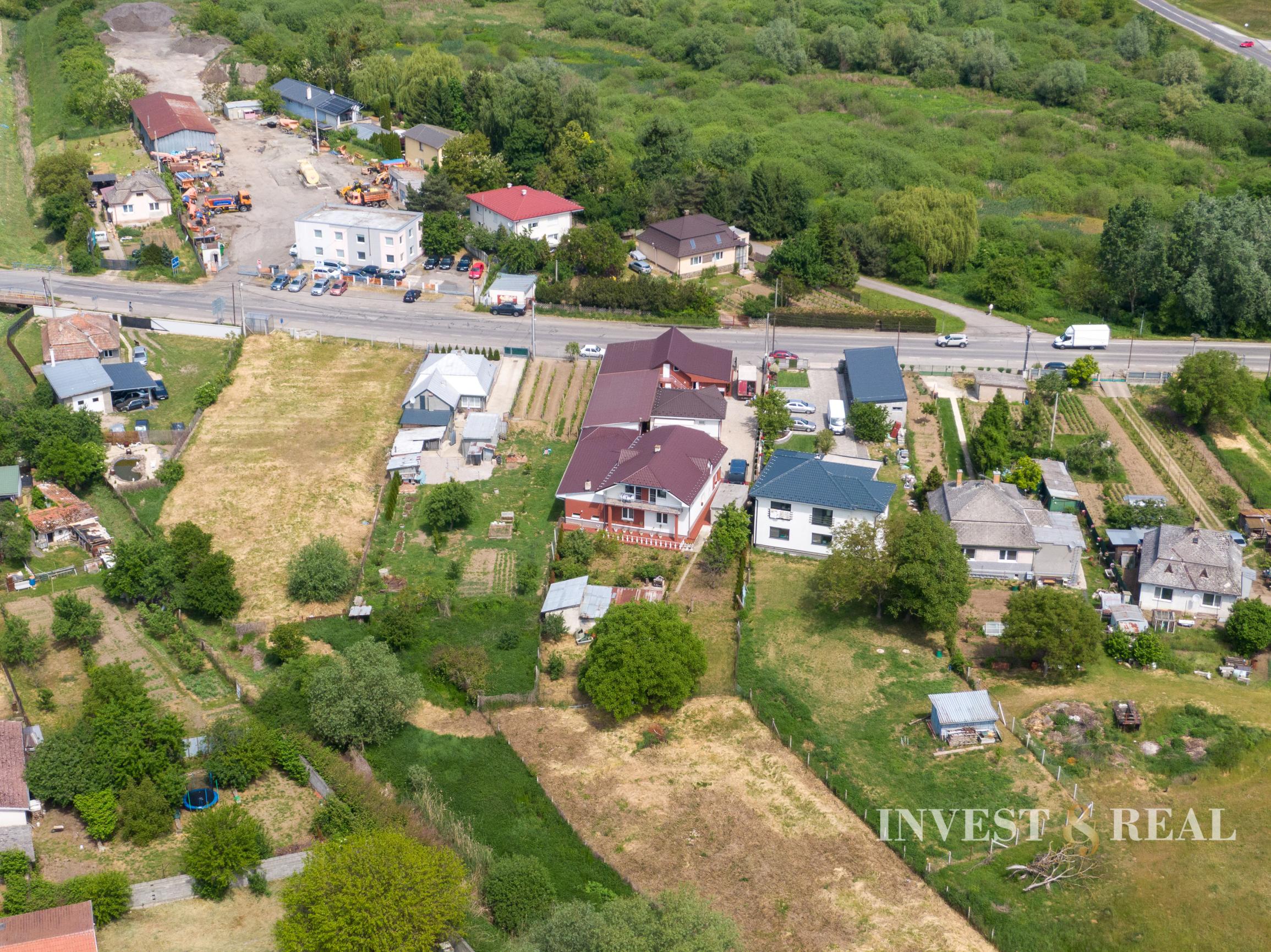 NA PREDAJ | Zabehnutá maloobchodná prevádzka FRESH s vysokým ročným obratom + rodinný dom a pozemok | Kráľovský Chlmec