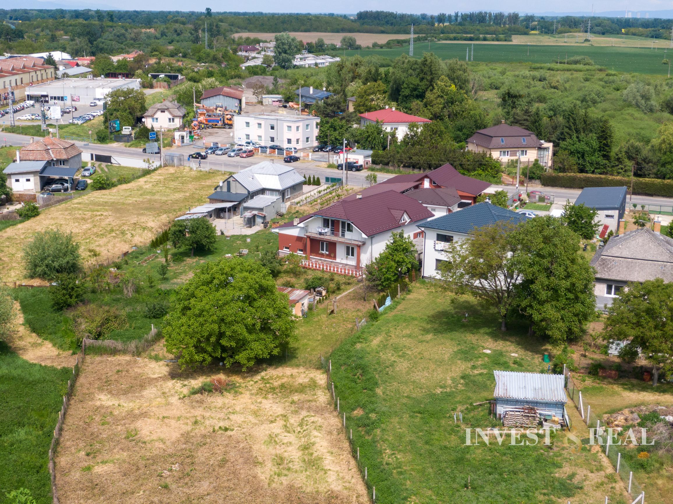 NA PREDAJ | Zabehnutá maloobchodná prevádzka FRESH s vysokým ročným obratom + rodinný dom a pozemok | Kráľovský Chlmec