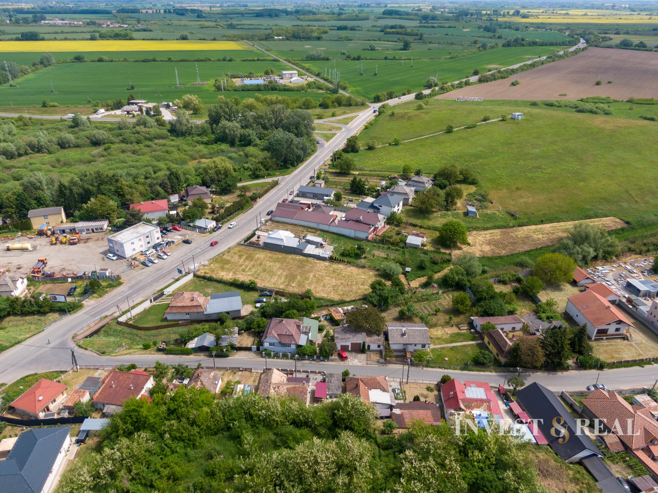 NA PREDAJ | Zabehnutá maloobchodná prevádzka FRESH s vysokým ročným obratom + rodinný dom a pozemok | Kráľovský Chlmec