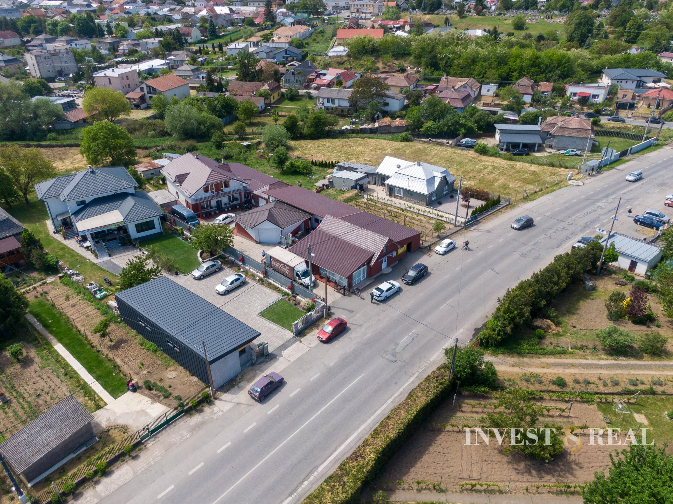 NA PREDAJ | Zabehnutá maloobchodná prevádzka FRESH s vysokým ročným obratom + rodinný dom a pozemok | Kráľovský Chlmec