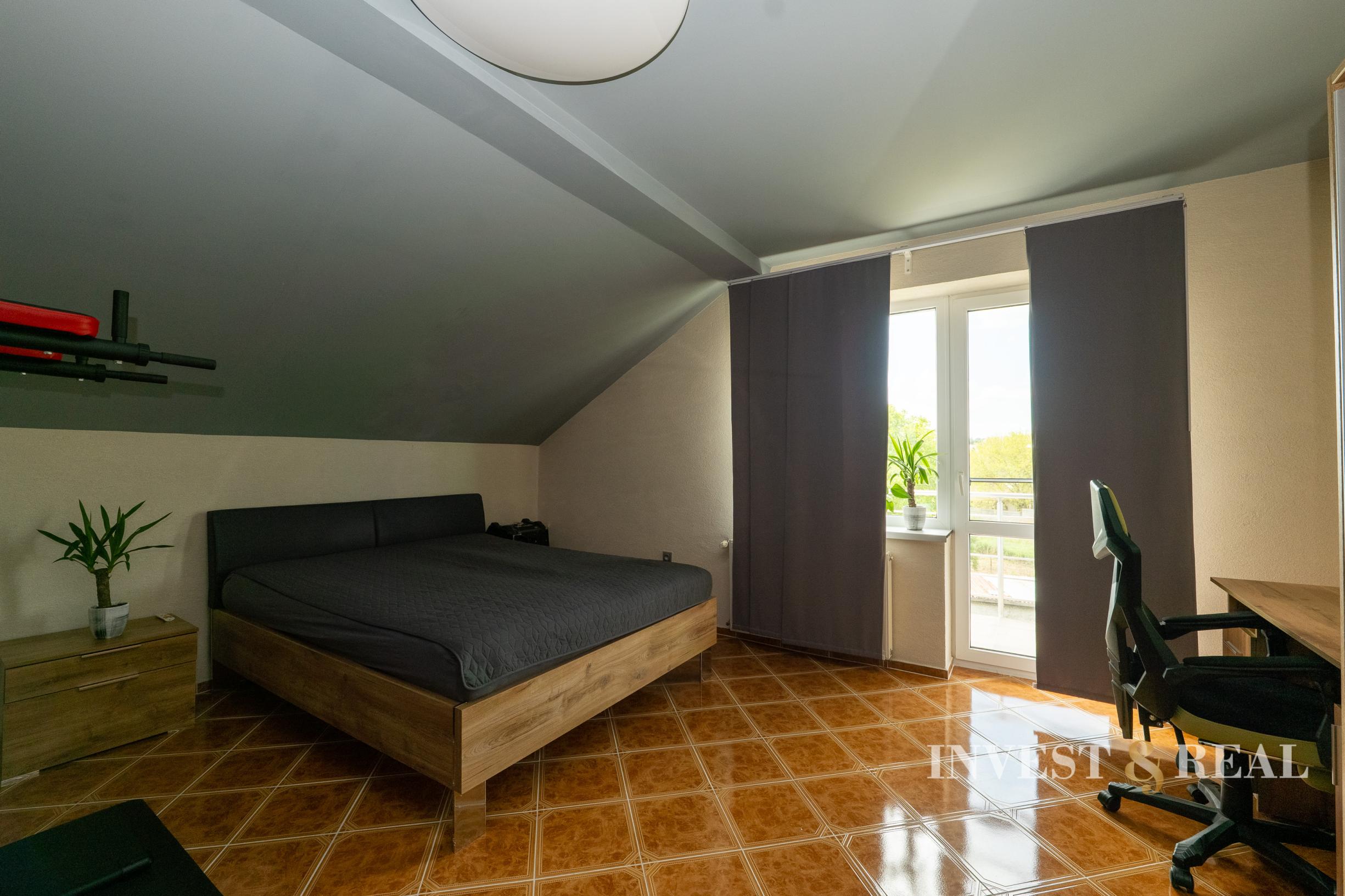 NA PREDAJ | Zabehnutá maloobchodná prevádzka FRESH s vysokým ročným obratom + rodinný dom a pozemok | Kráľovský Chlmec