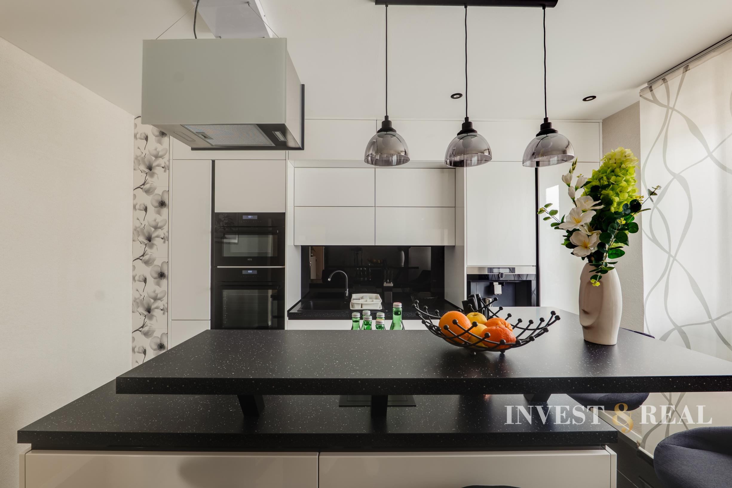 NA PREDAJ | Zabehnutá maloobchodná prevádzka FRESH s vysokým ročným obratom + rodinný dom a pozemok | Kráľovský Chlmec