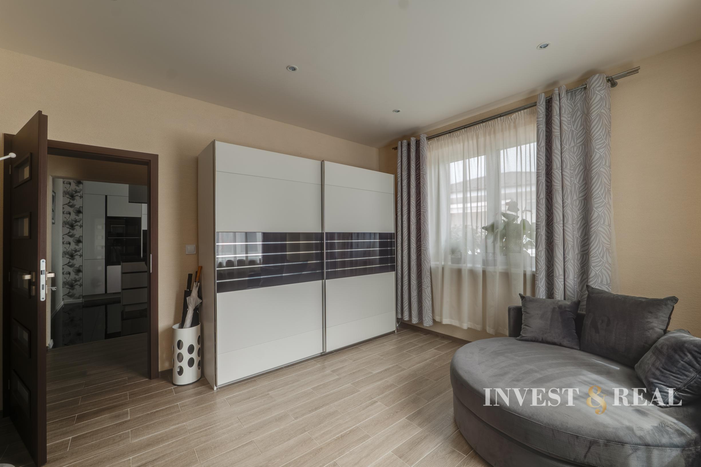 NA PREDAJ | Zabehnutá maloobchodná prevádzka FRESH s vysokým ročným obratom + rodinný dom a pozemok | Kráľovský Chlmec