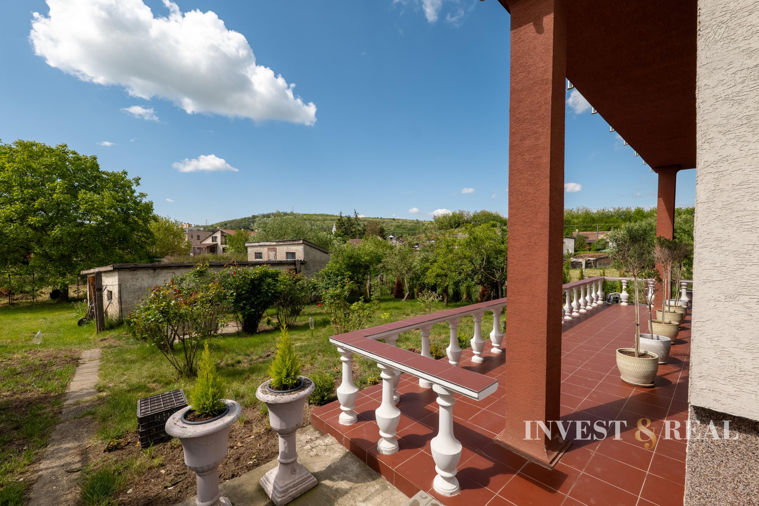 NA PREDAJ | Zabehnutá maloobchodná prevádzka FRESH s vysokým ročným obratom + rodinný dom a pozemok | Kráľovský Chlmec