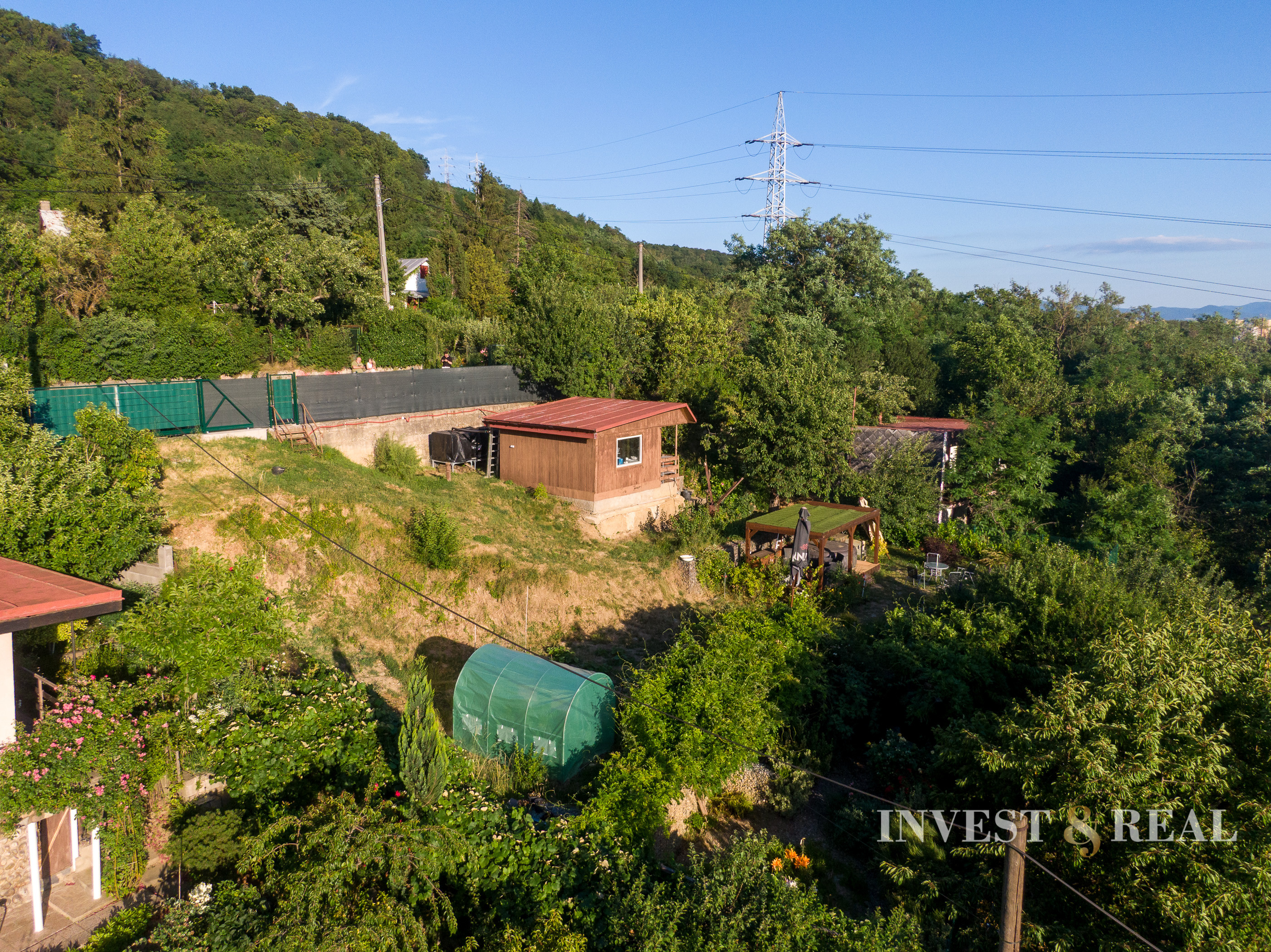 Pozemok s chatkou na podnikanie aj relax | Vyšné Opátske