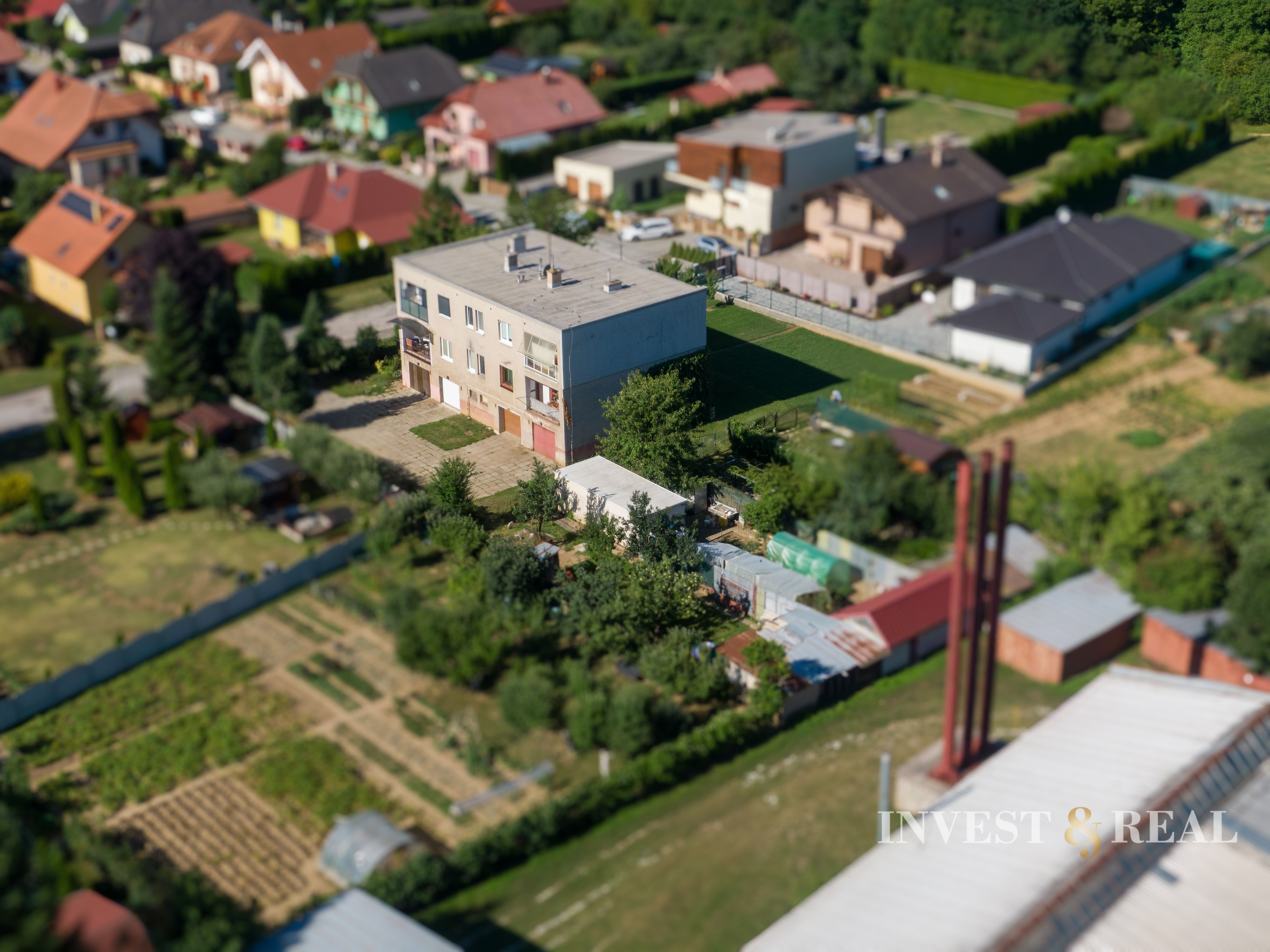Dizajnový 3-izbový byt kompletne zariadený s garážou