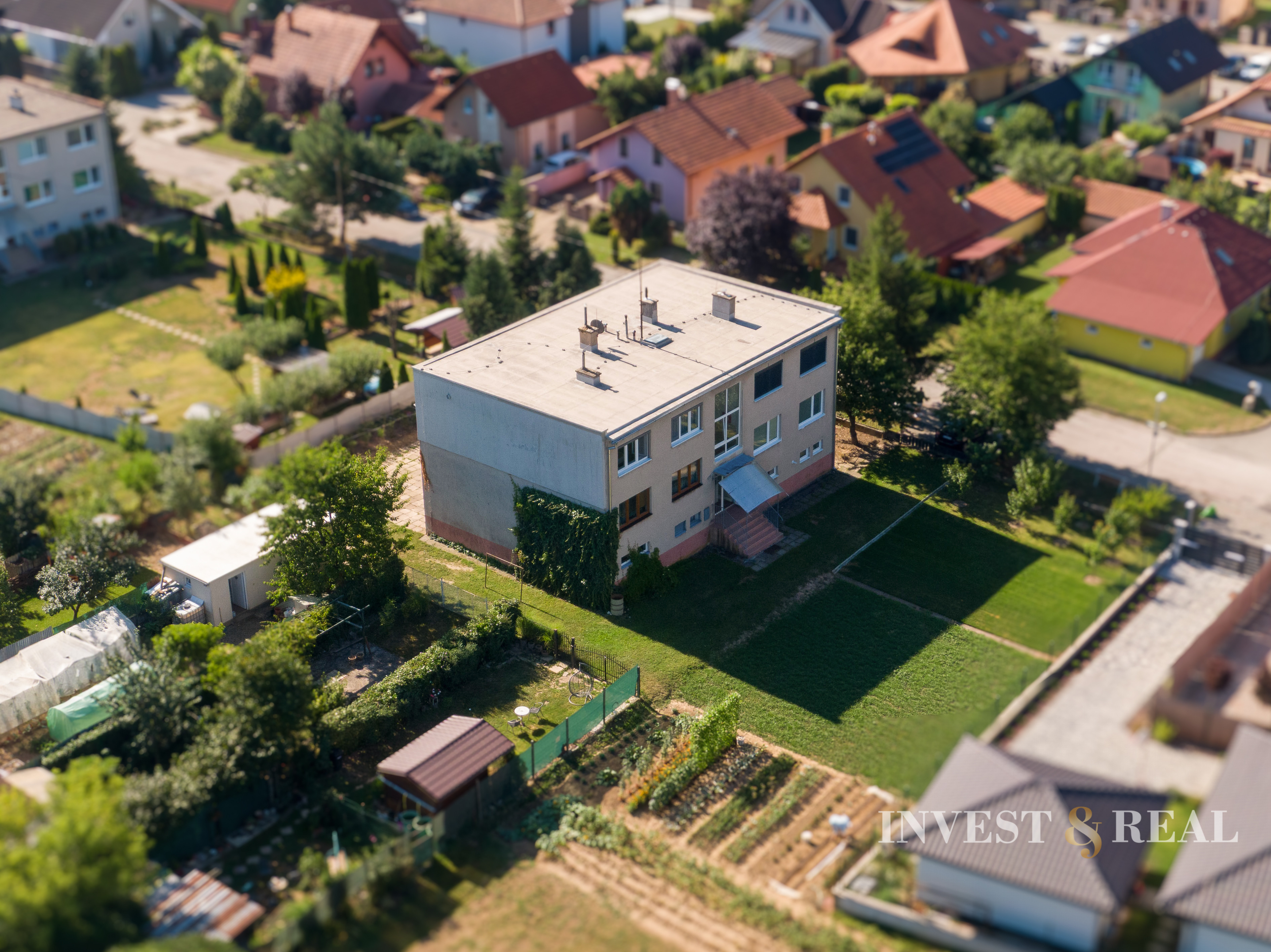 Dizajnový 3-izbový byt kompletne zariadený s garážou