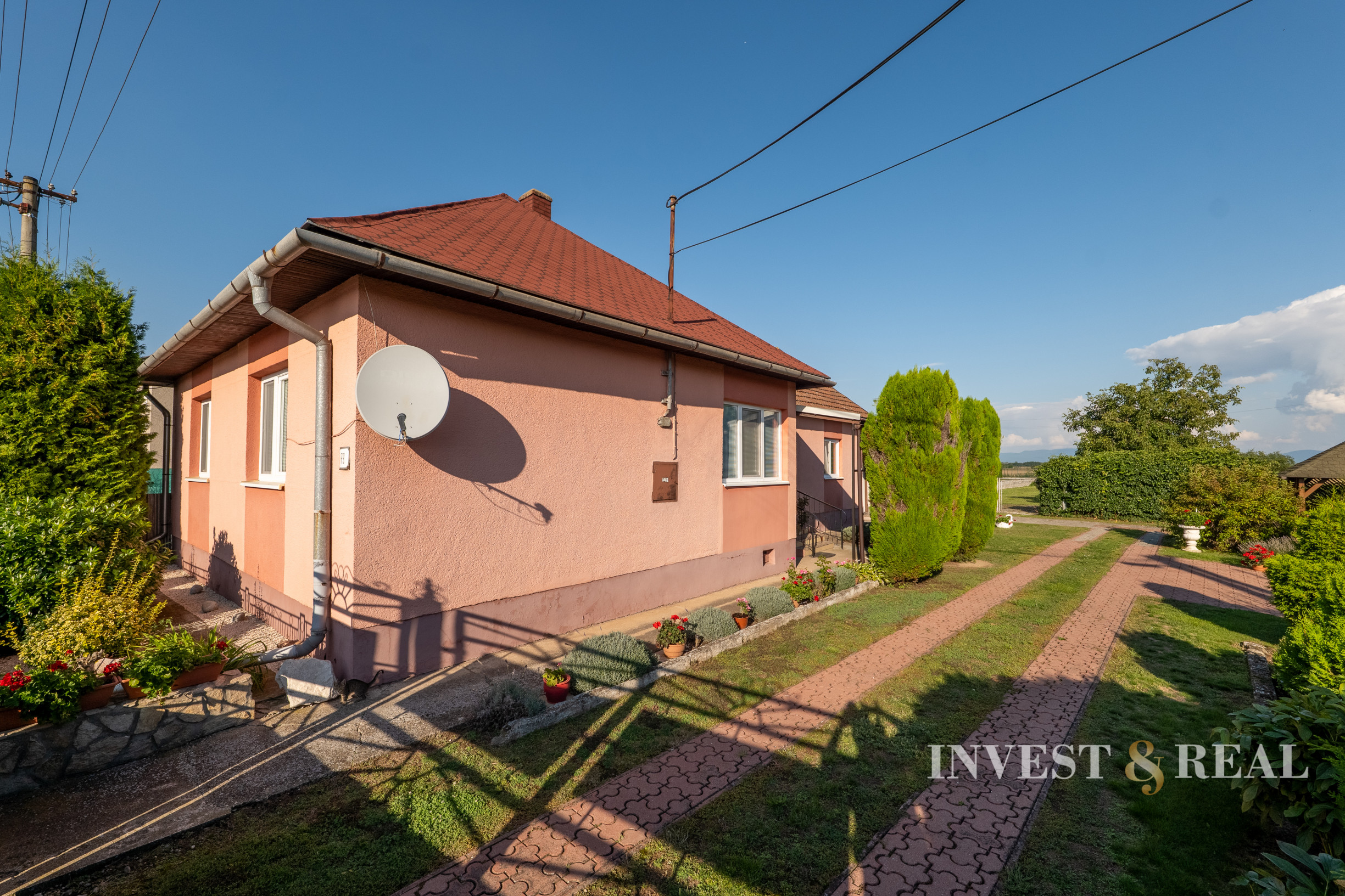 REZERVOVANÉ | Rodinný dom | 2 064 m² | Komárovce