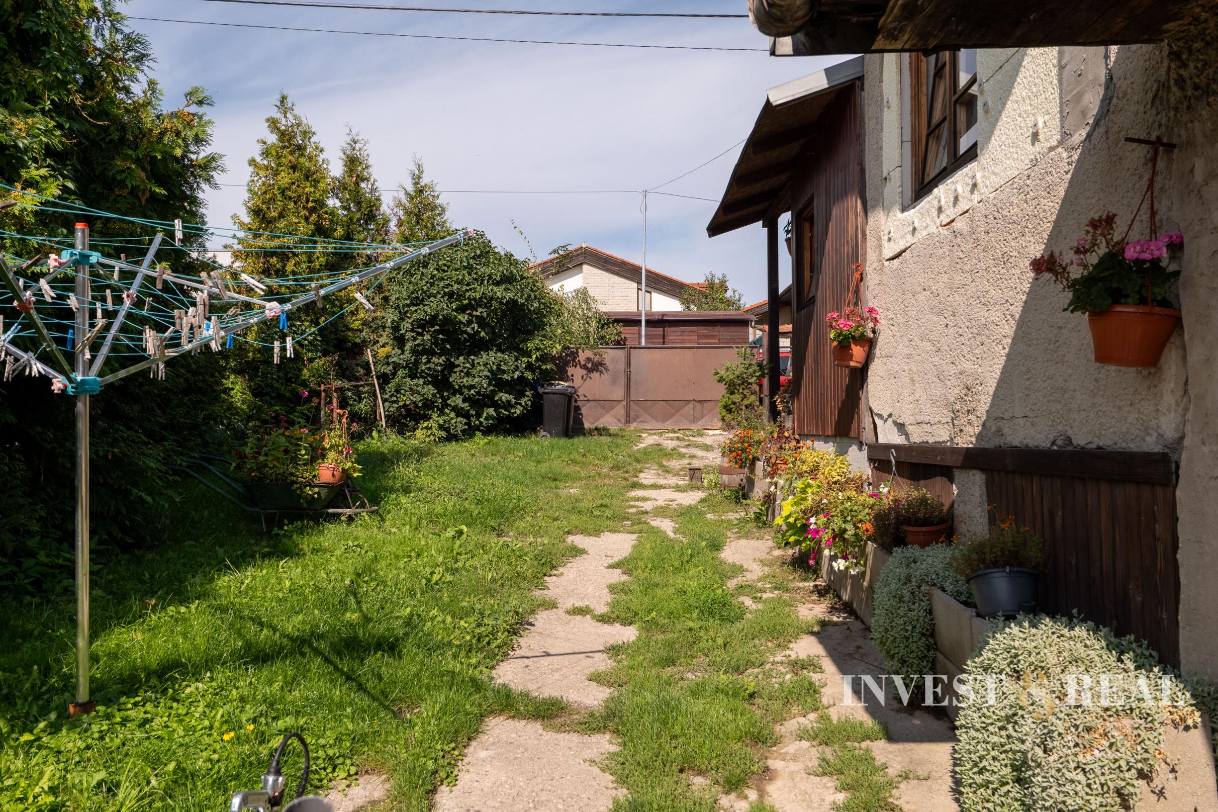 INVESTIČNÝ POZEMOK s možnosťou výstavby až 4 DOMOV | PEREŠ