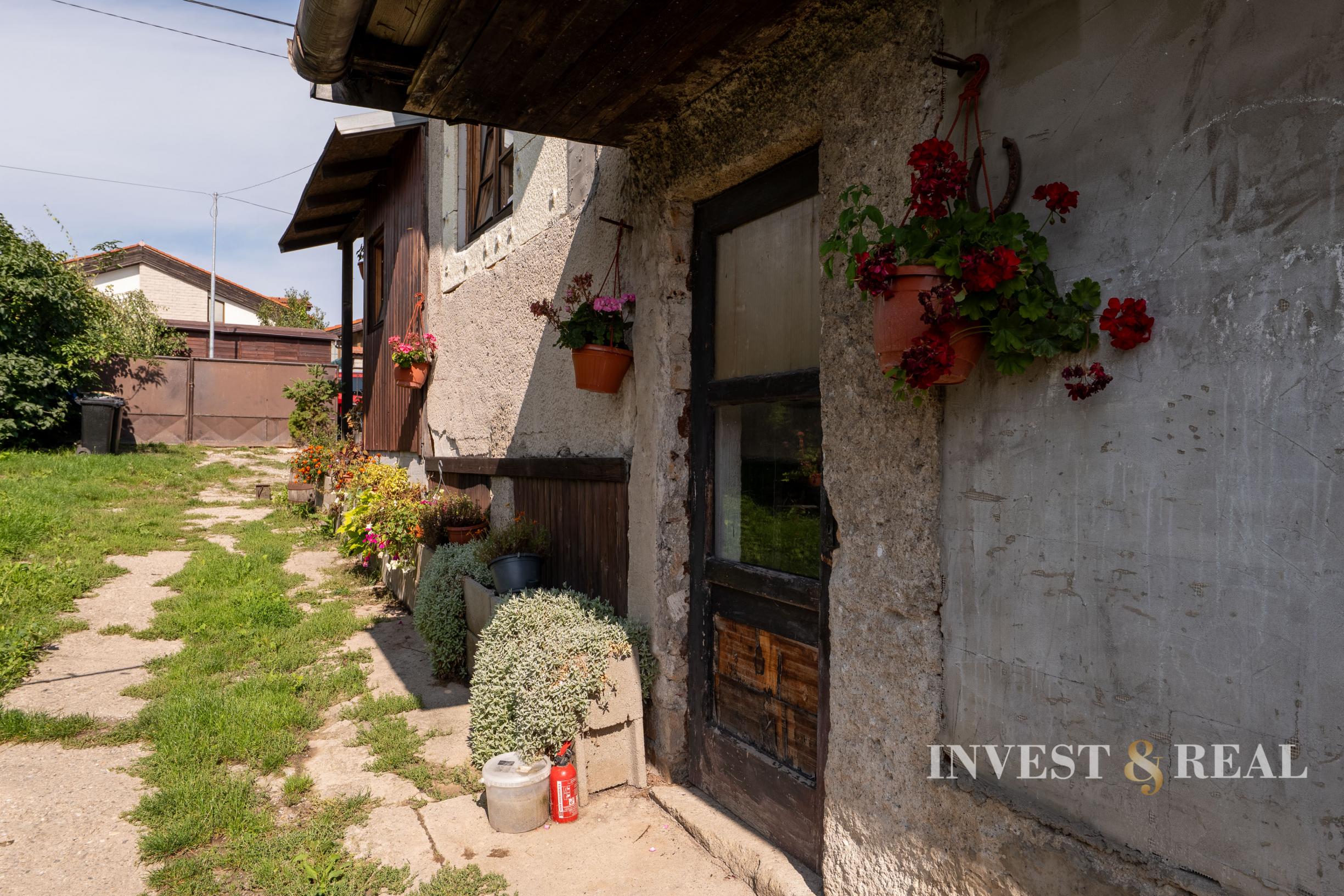 INVESTIČNÝ POZEMOK s možnosťou výstavby až 4 DOMOV | PEREŠ