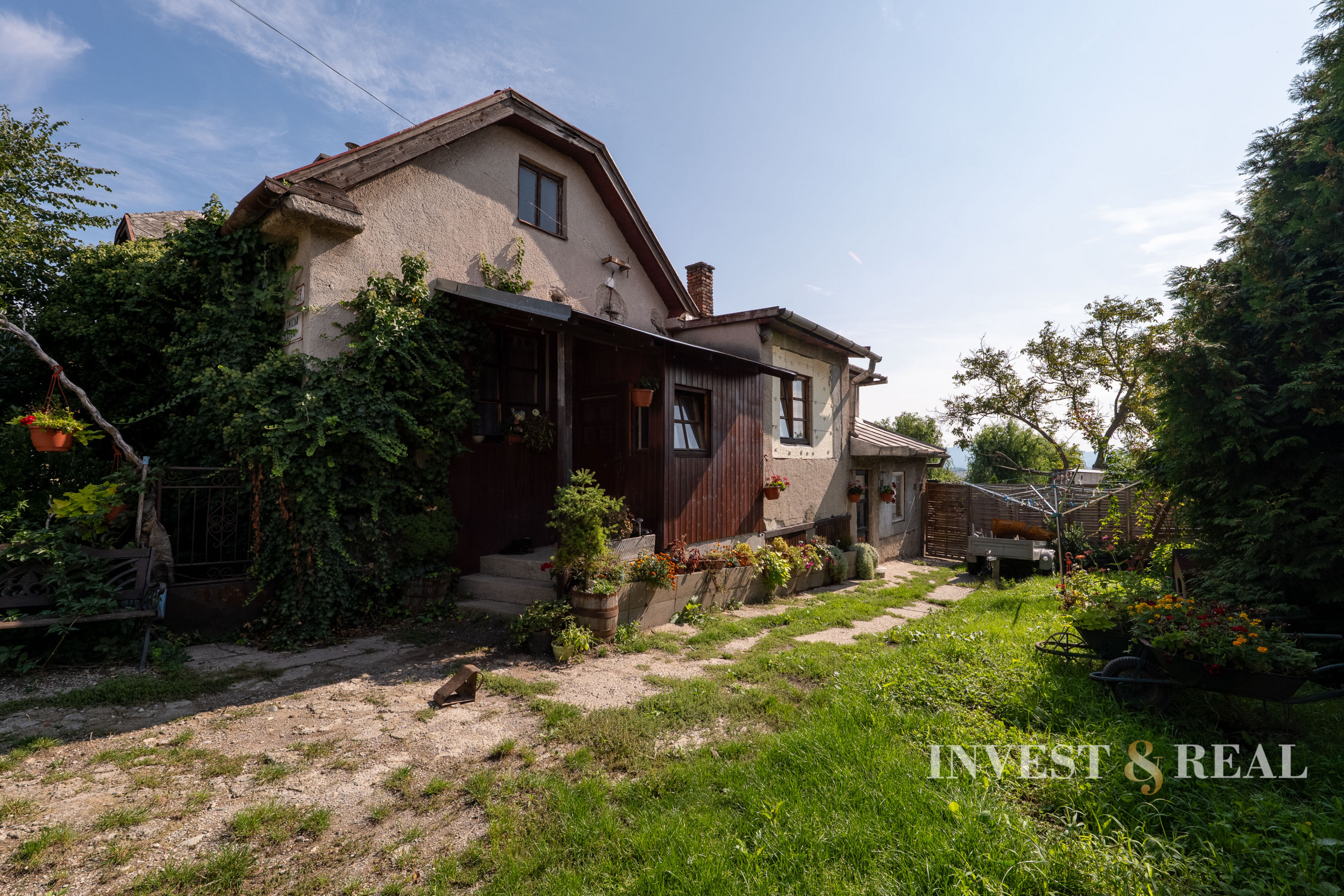 INVESTIČNÝ POZEMOK s možnosťou výstavby až 4 DOMOV | PEREŠ