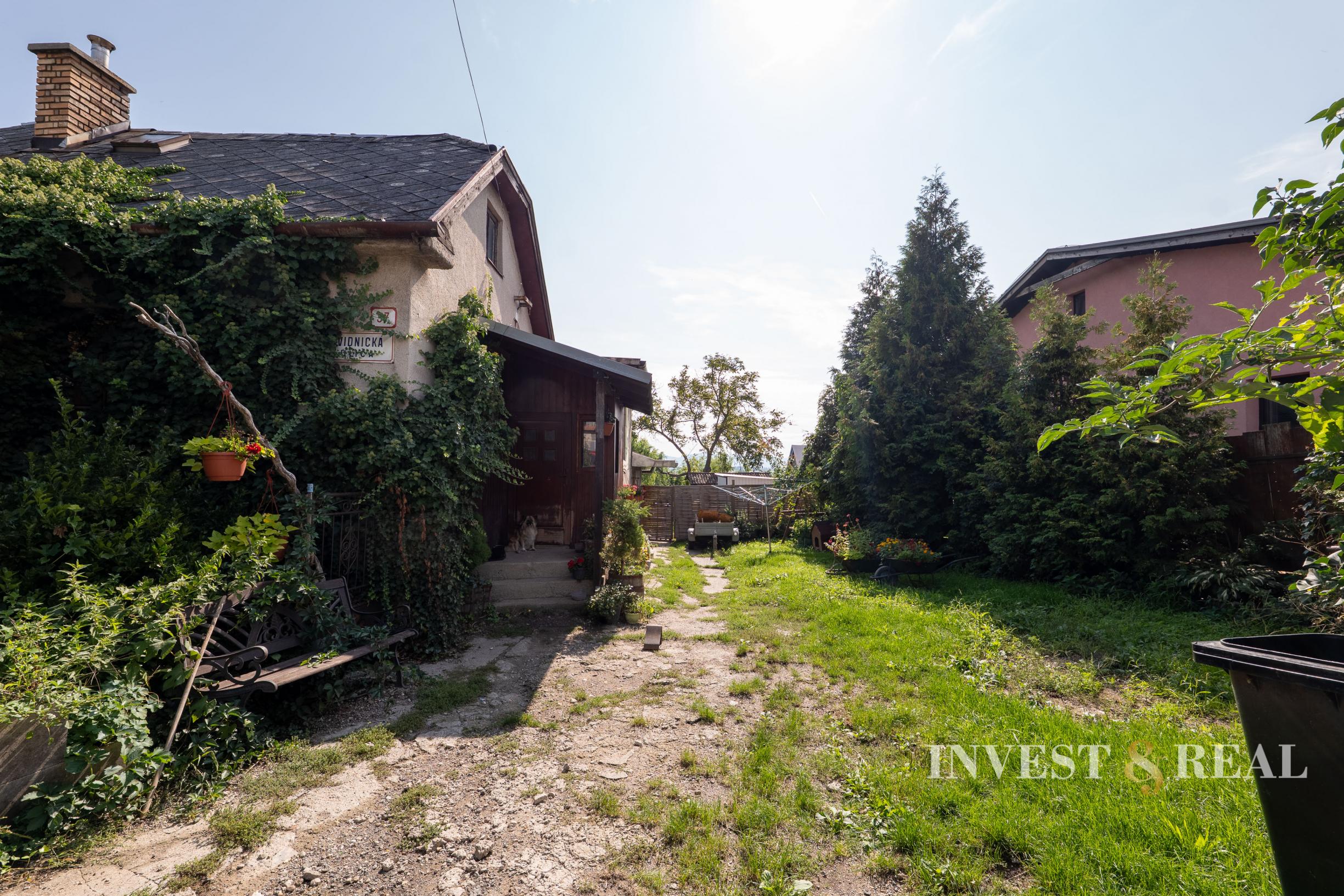 INVESTIČNÝ POZEMOK s možnosťou výstavby až 4 DOMOV | PEREŠ