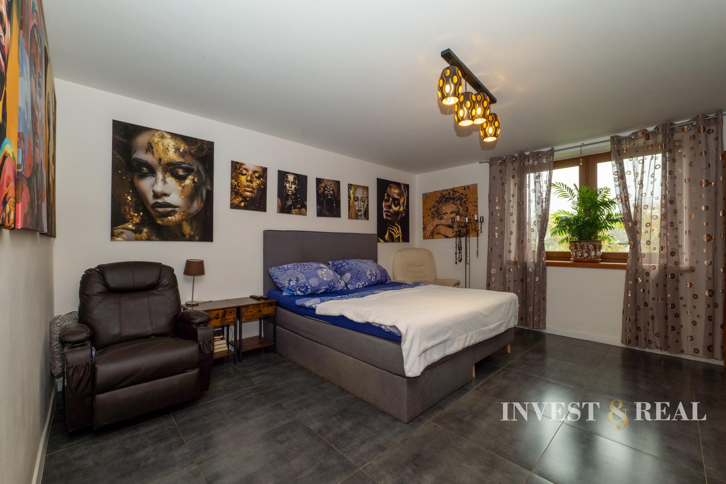 Zrekonštruovaný dom s bazénom a veľkým pozemkom | Podlipníky