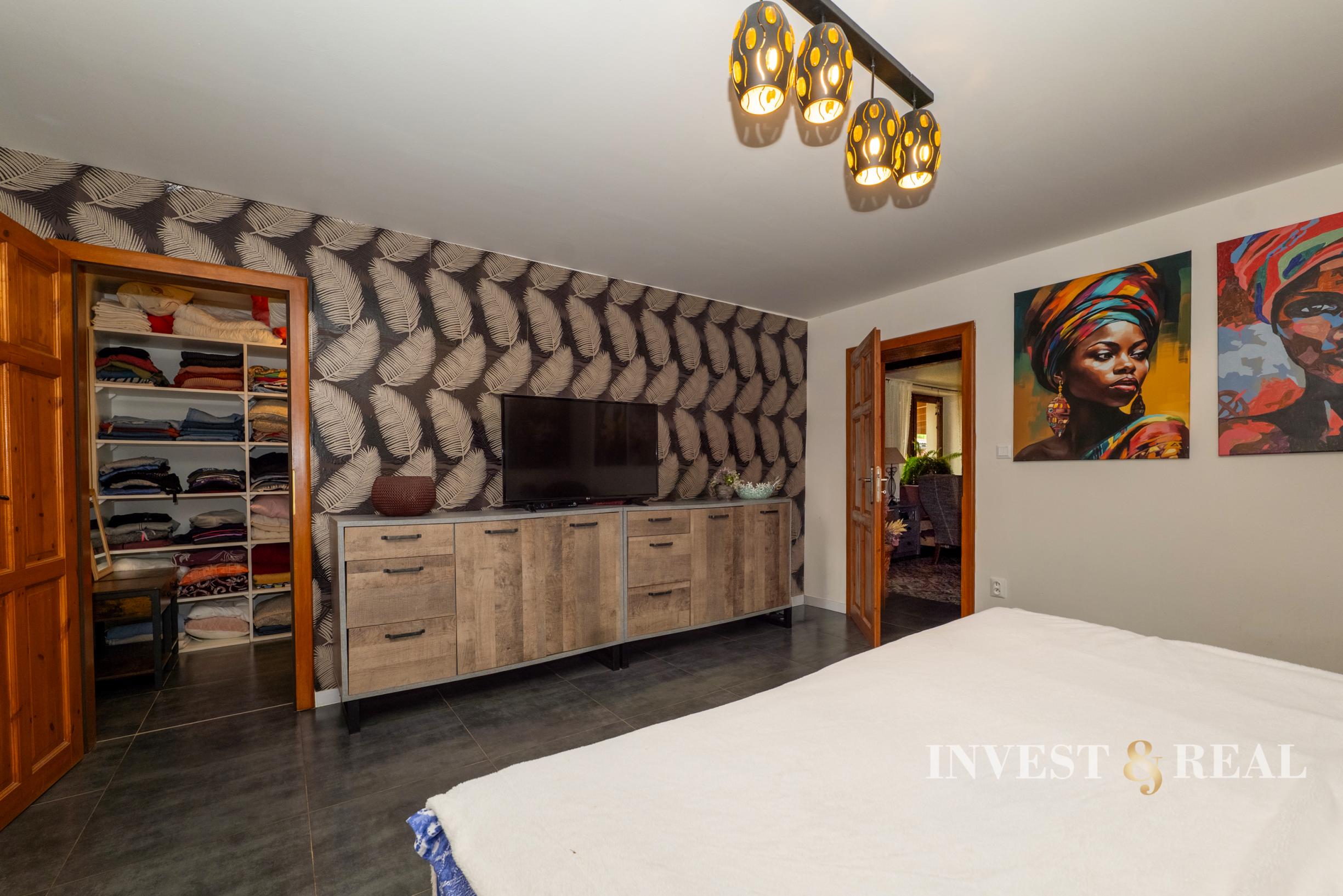 Zrekonštruovaný dom s bazénom a veľkým pozemkom | Podlipníky