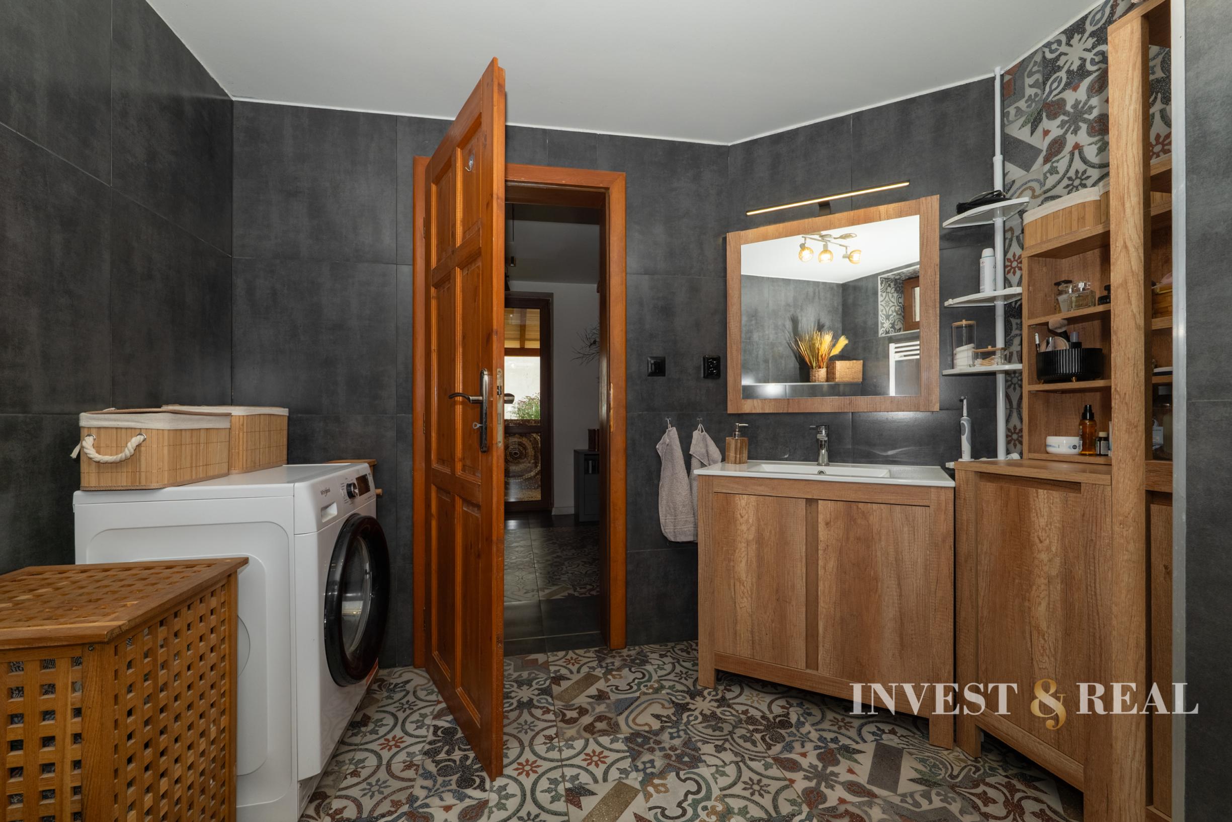 Zrekonštruovaný dom s bazénom a veľkým pozemkom | Podlipníky