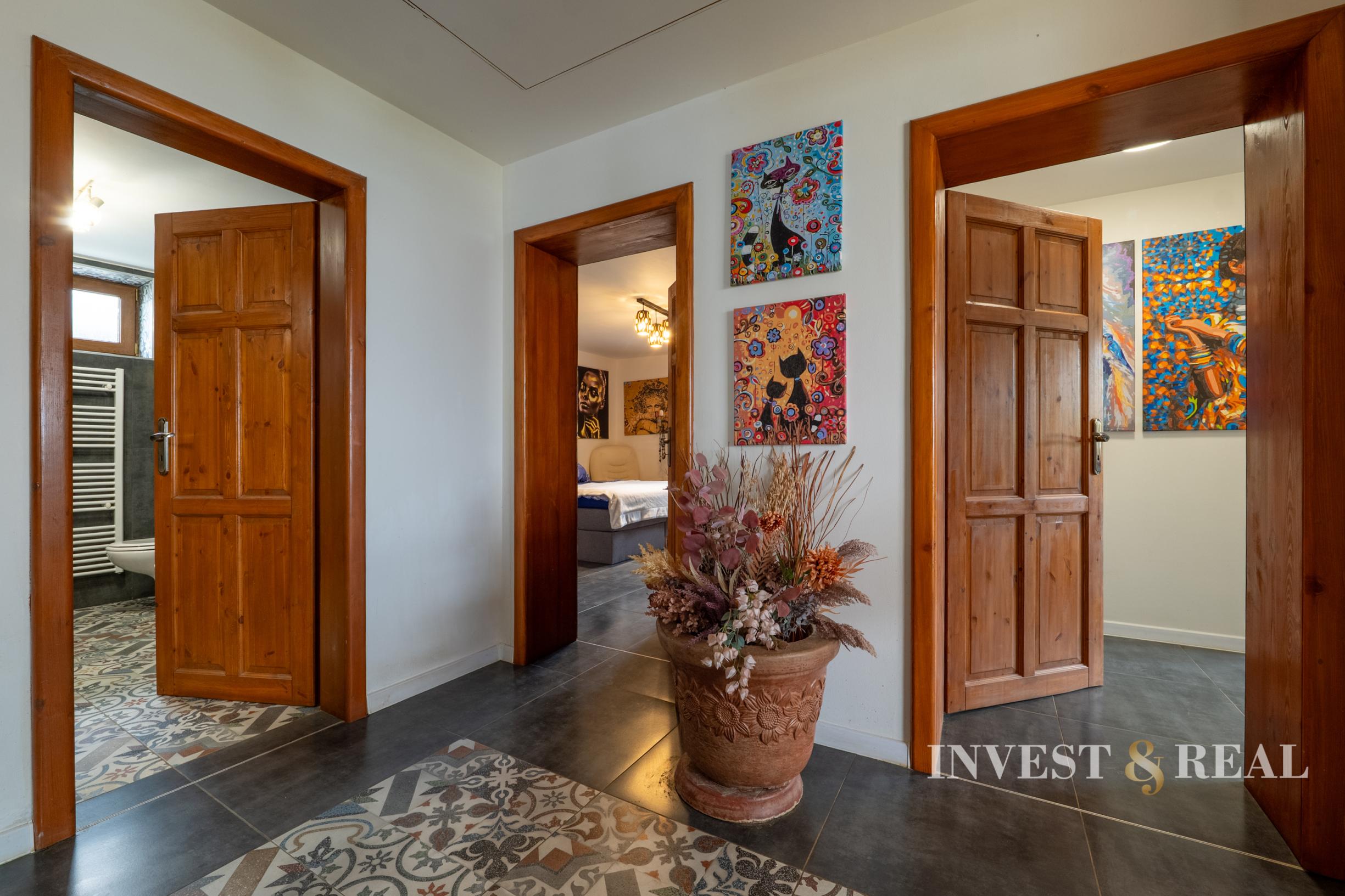 Zrekonštruovaný dom s bazénom a veľkým pozemkom | Podlipníky