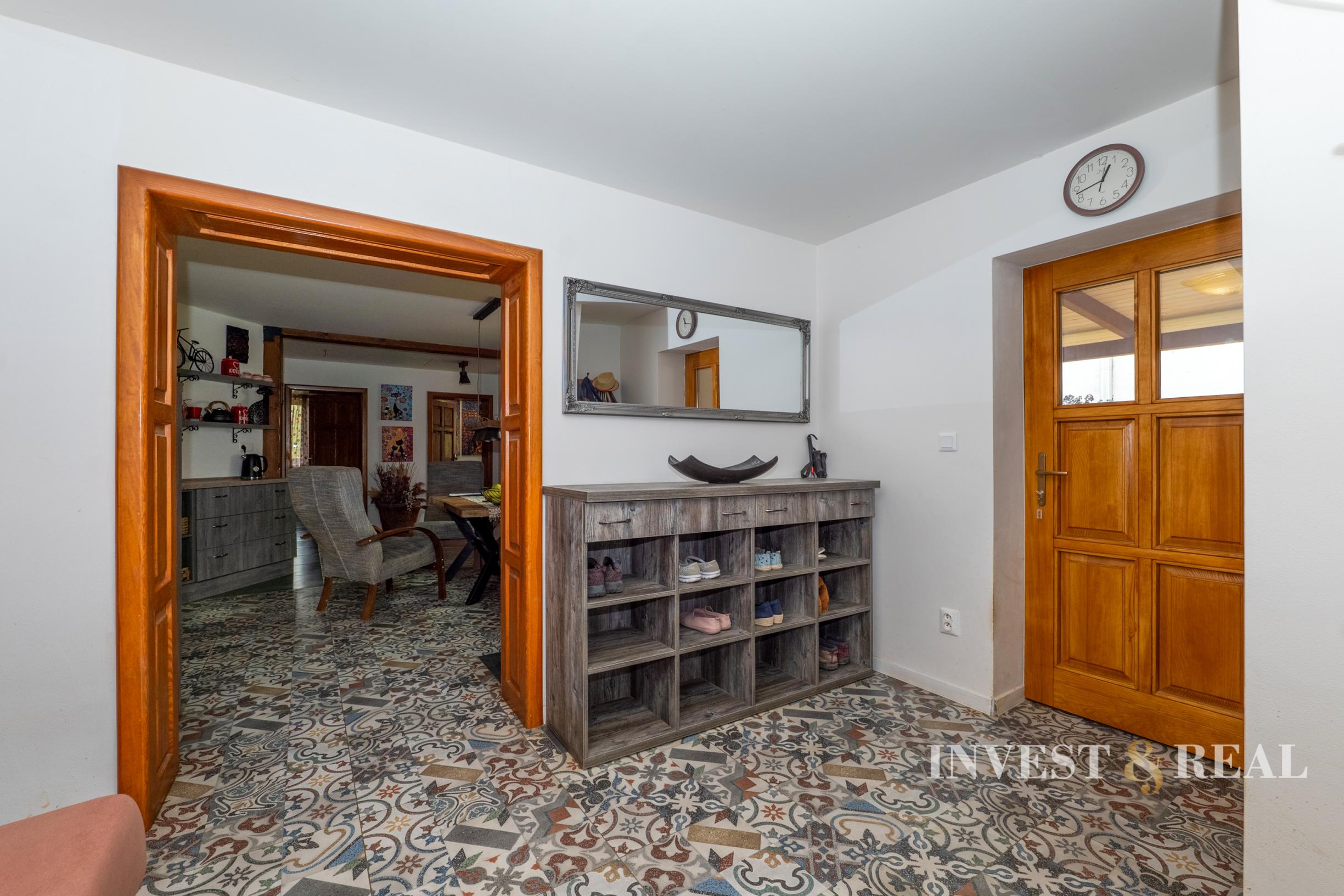 Zrekonštruovaný dom s bazénom a veľkým pozemkom | Podlipníky