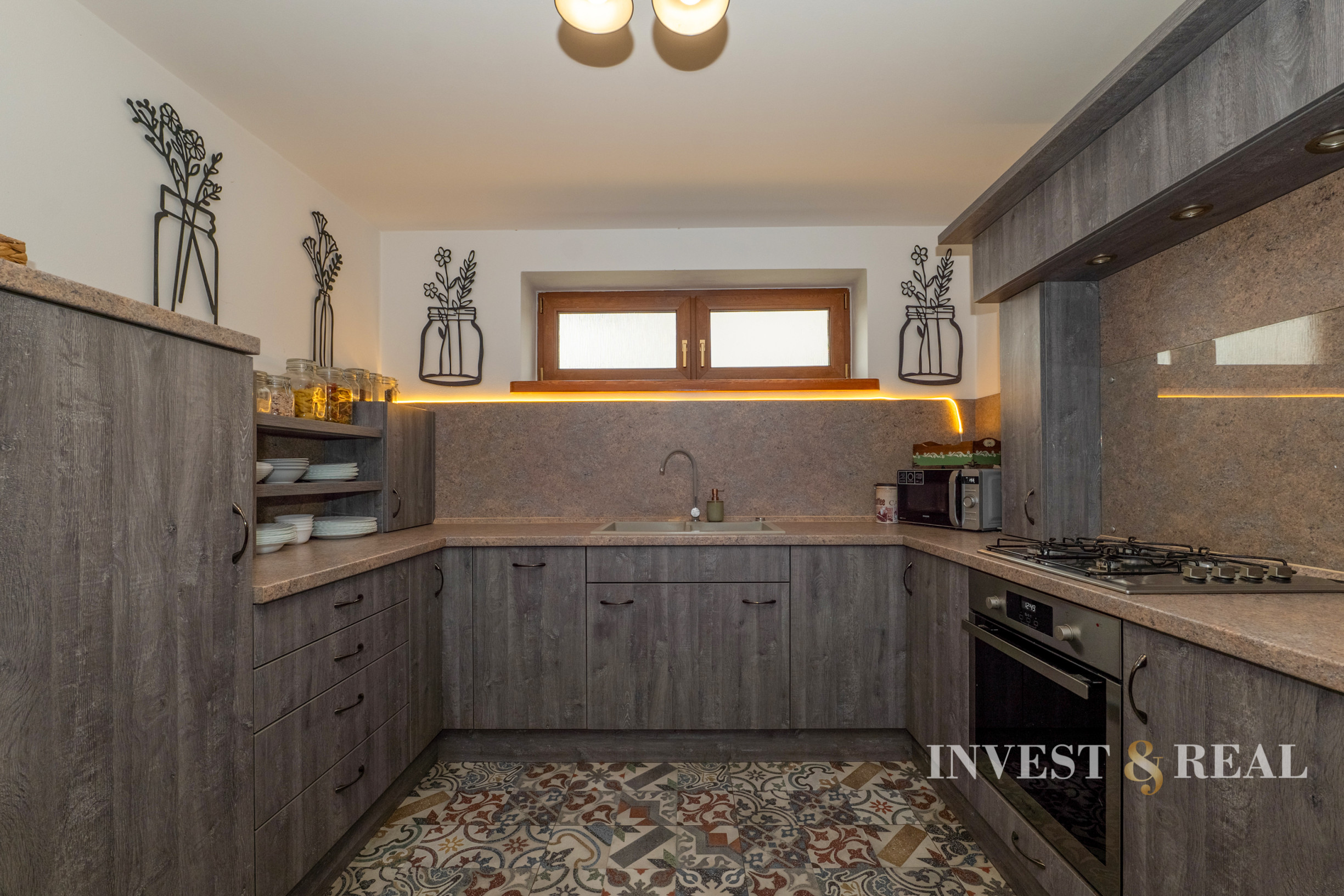 Zrekonštruovaný dom s bazénom a veľkým pozemkom | Podlipníky