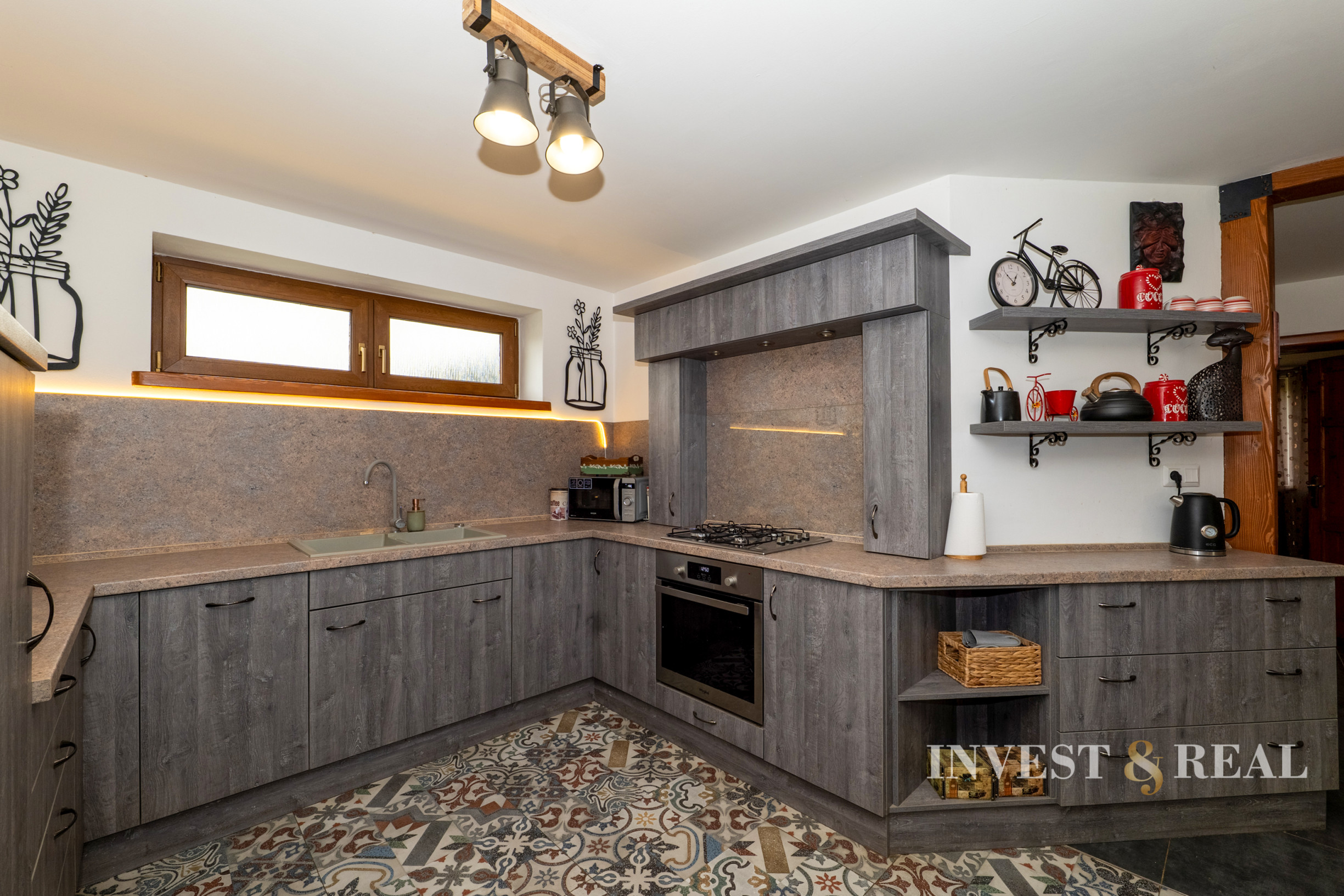 Zrekonštruovaný dom s bazénom a veľkým pozemkom | Podlipníky