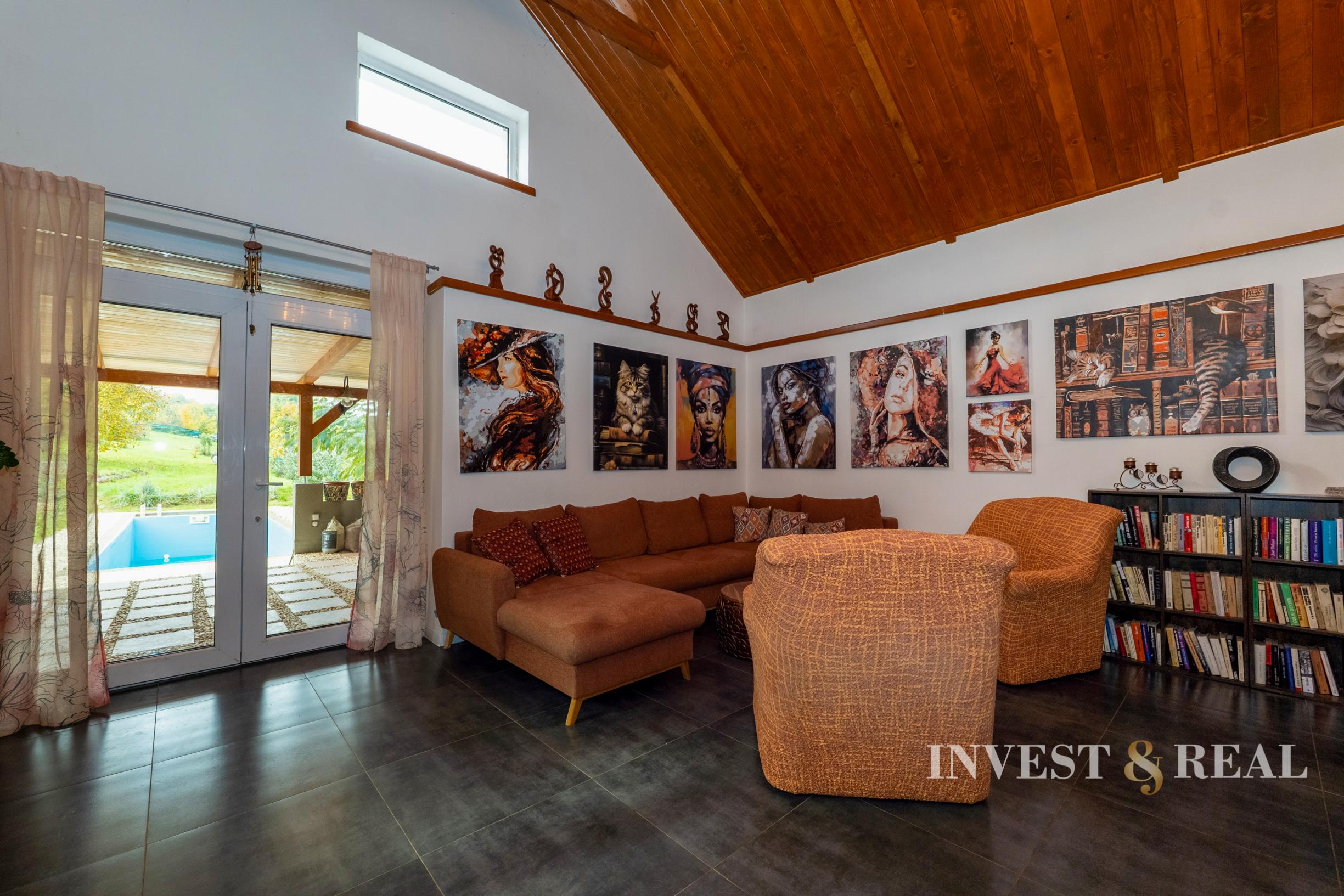 Zrekonštruovaný dom s bazénom a veľkým pozemkom | Podlipníky