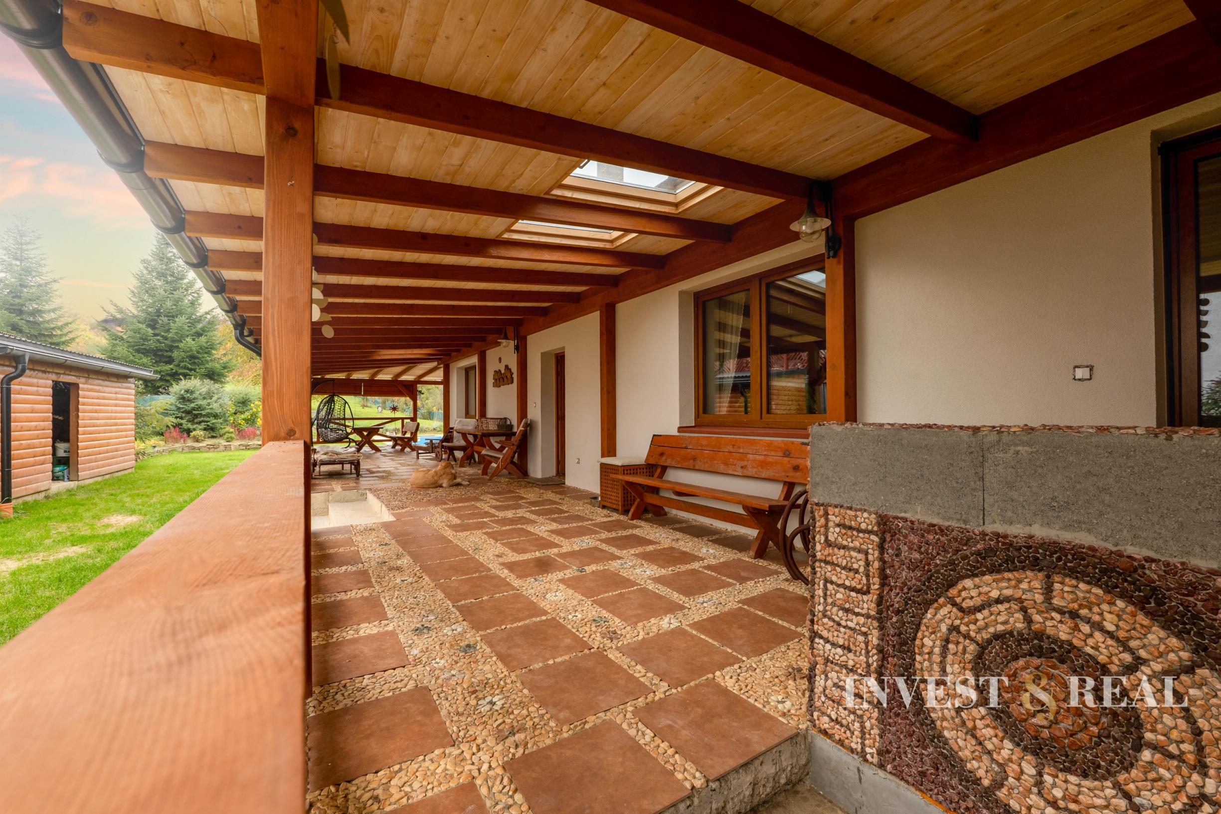 Zrekonštruovaný dom s bazénom a veľkým pozemkom | Podlipníky