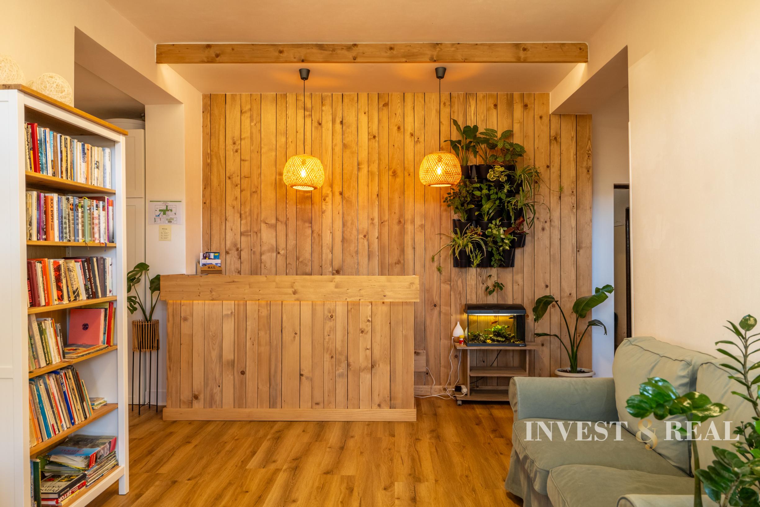 Zabehnutý penzión pri jazere s 4 chatkami | Štiavnicke Bane