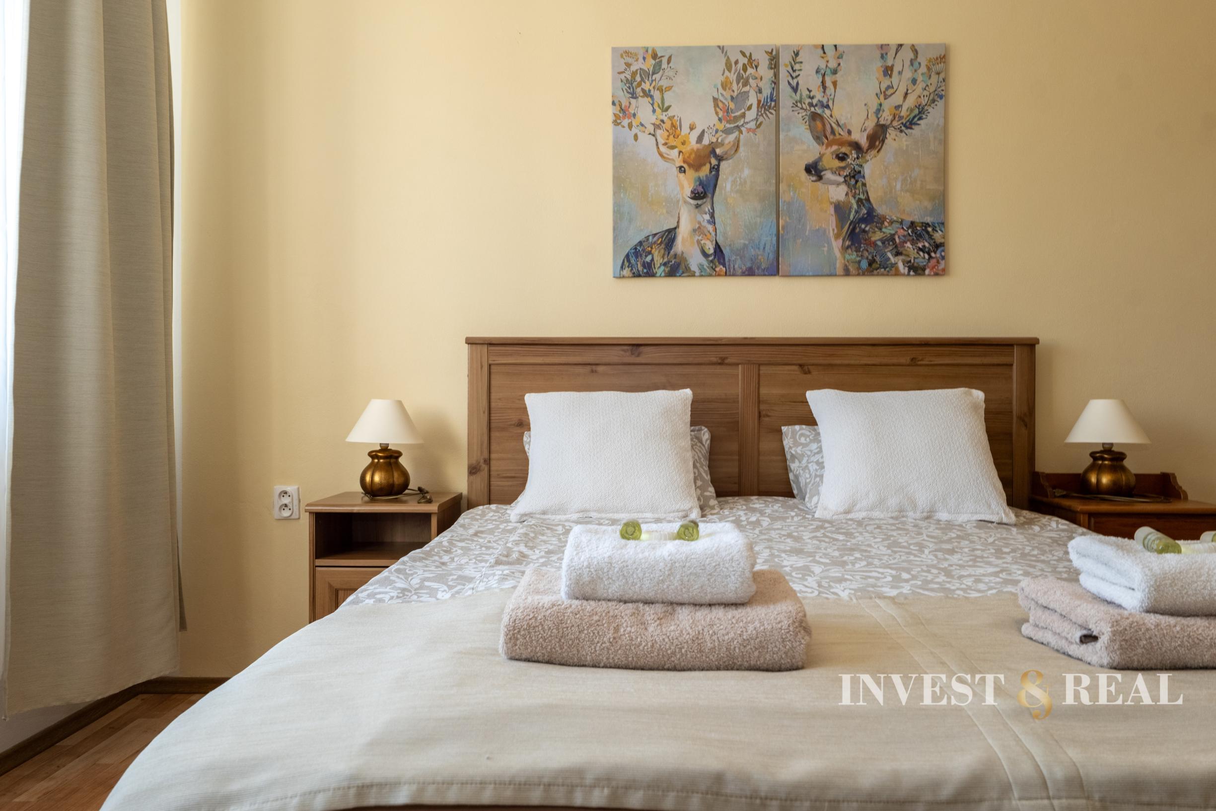 Zabehnutý penzión pri jazere s 4 chatkami | Štiavnicke Bane