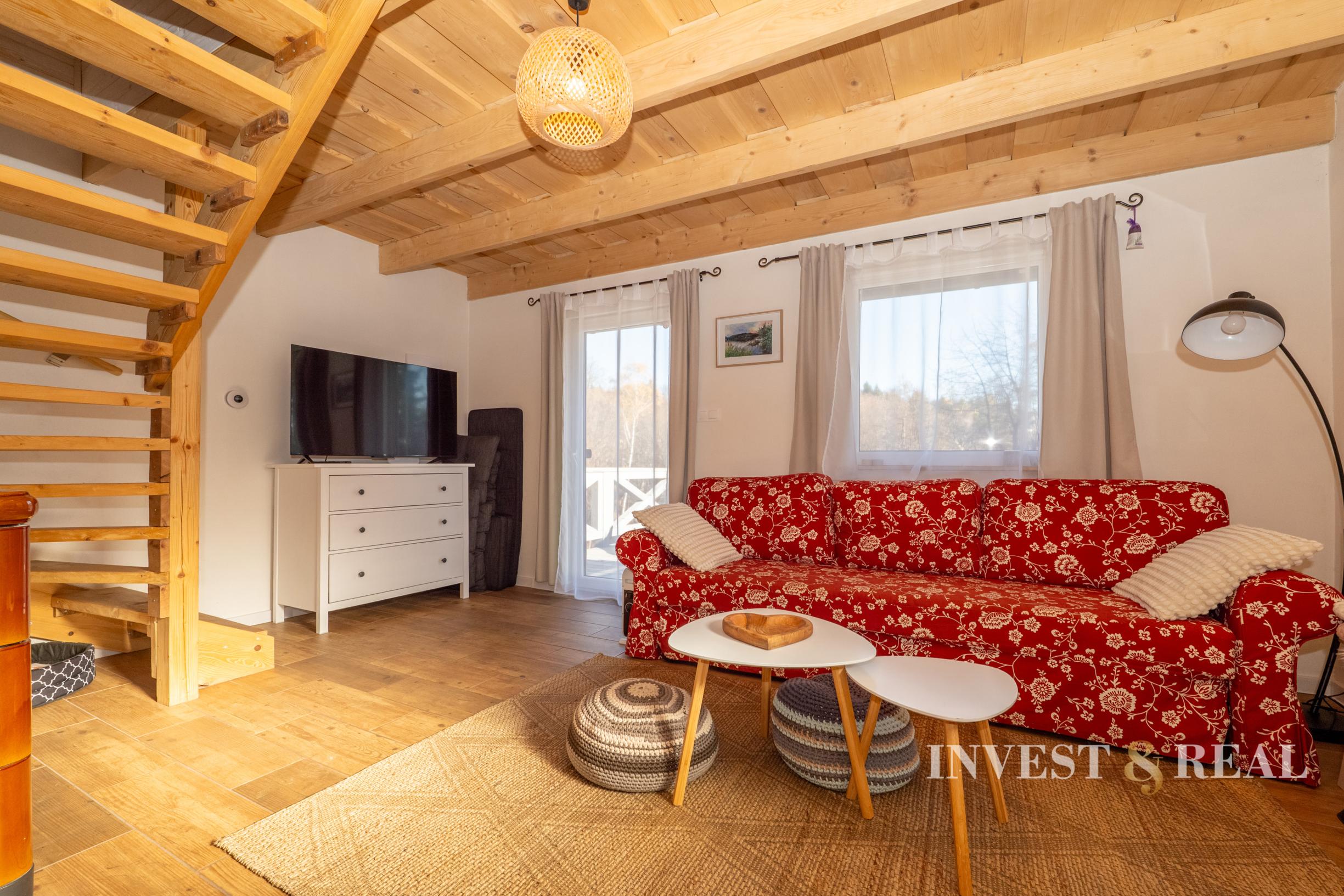 Zabehnutý penzión pri jazere s 4 chatkami | Štiavnicke Bane