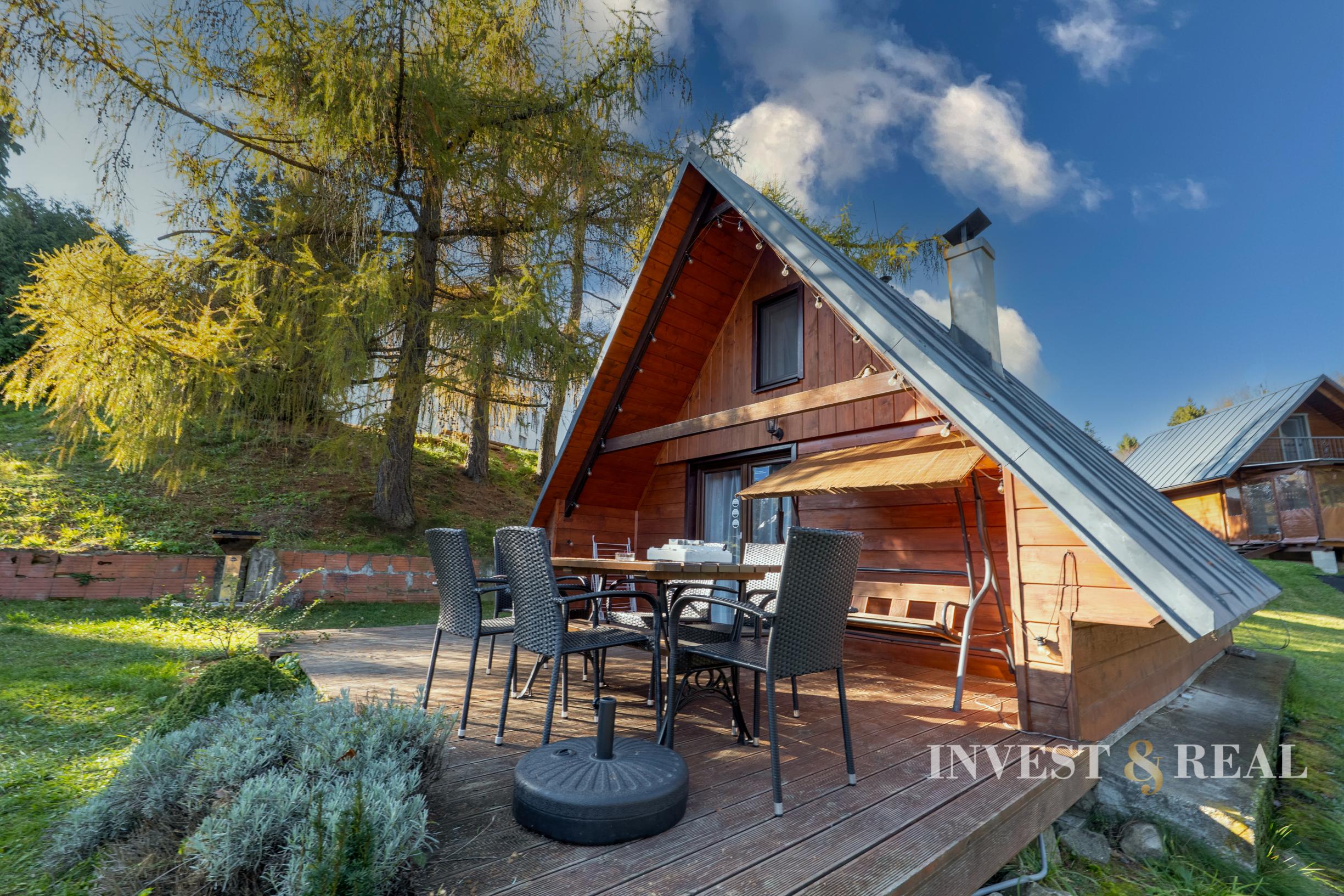 Zabehnutý penzión pri jazere s 4 chatkami | Štiavnicke Bane