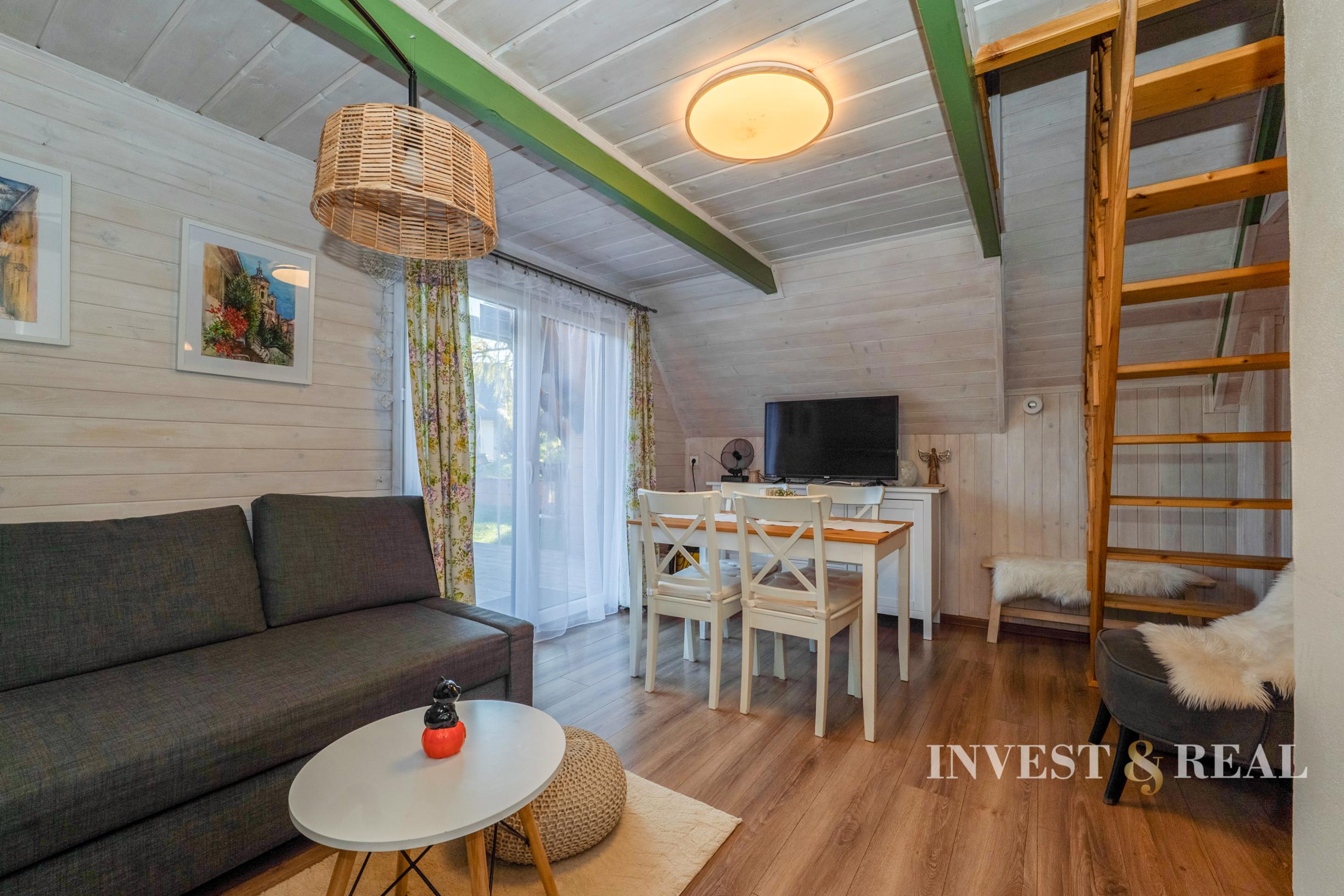 Zabehnutý penzión pri jazere s 4 chatkami | Štiavnicke Bane