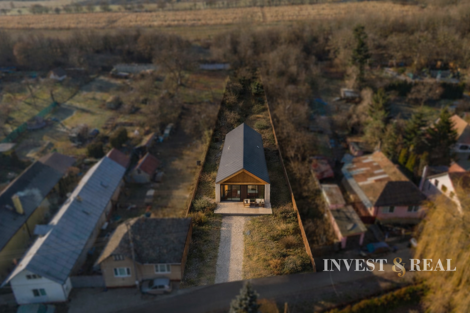 Rozsiahly pozemok s inžinierskými sieťami | Debraď