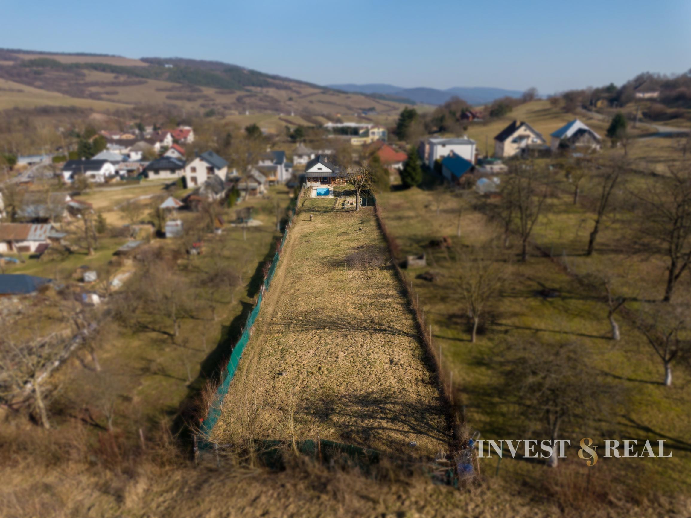 Zrekonštruovaný dom s bazénom a veľkým pozemkom | Podlipníky