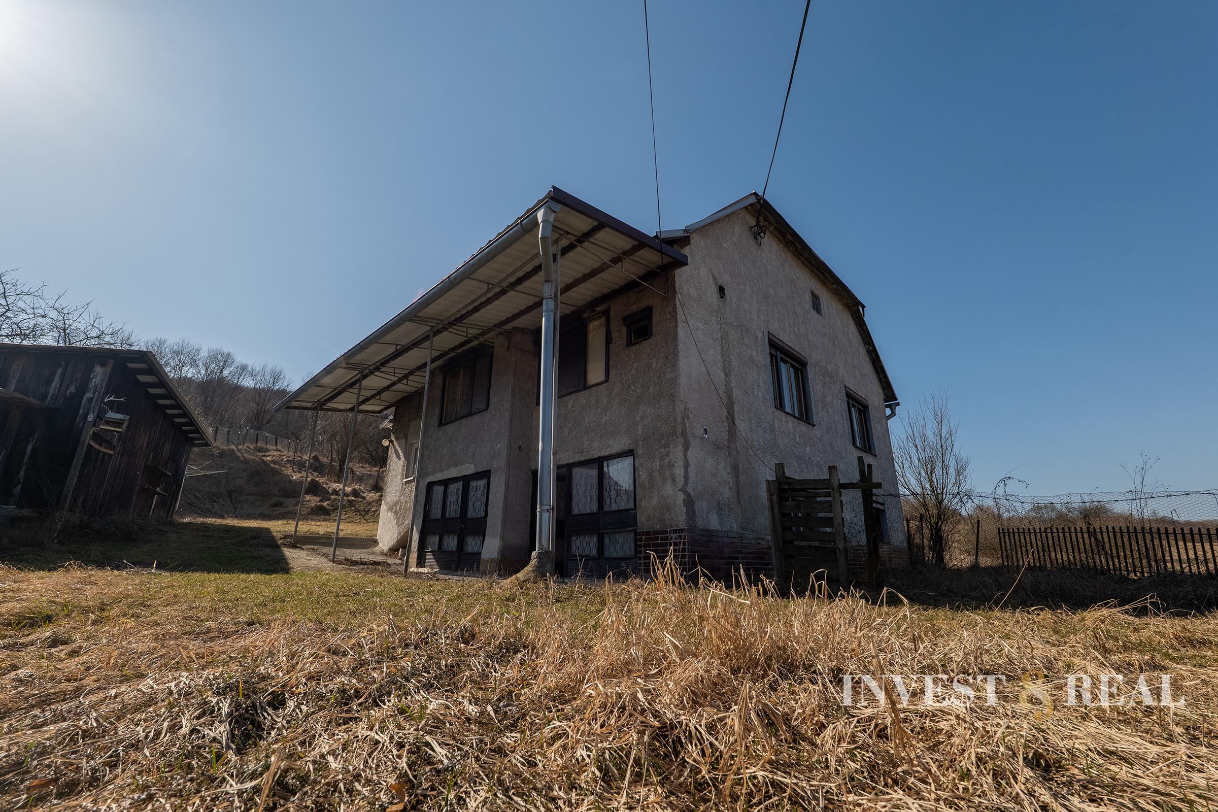 Starší rodinný dom s veľkorysým pozemkom | 3 093 m²