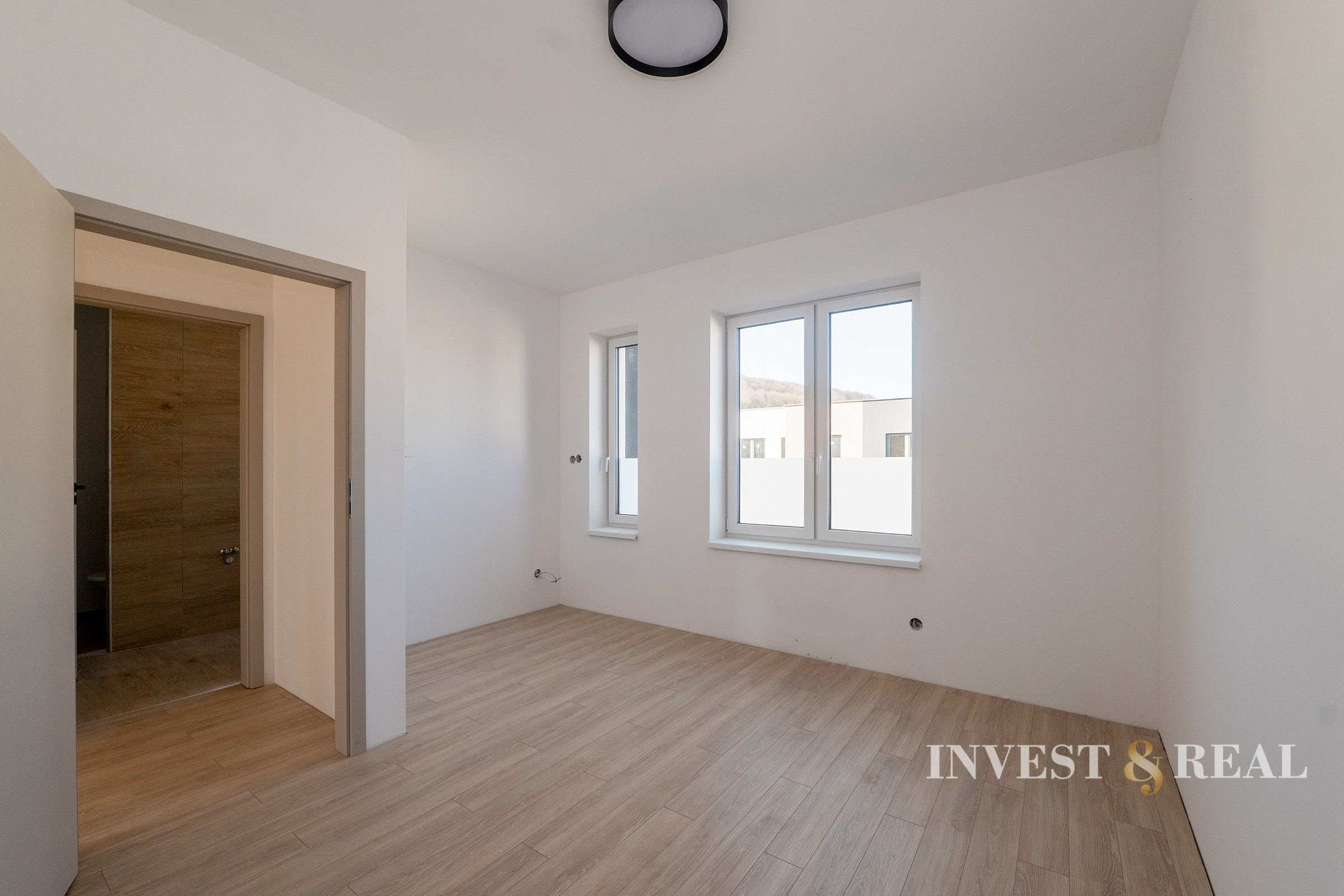 Moderné bývanie s vnútroparkom | 4-izbový dom | Haniska