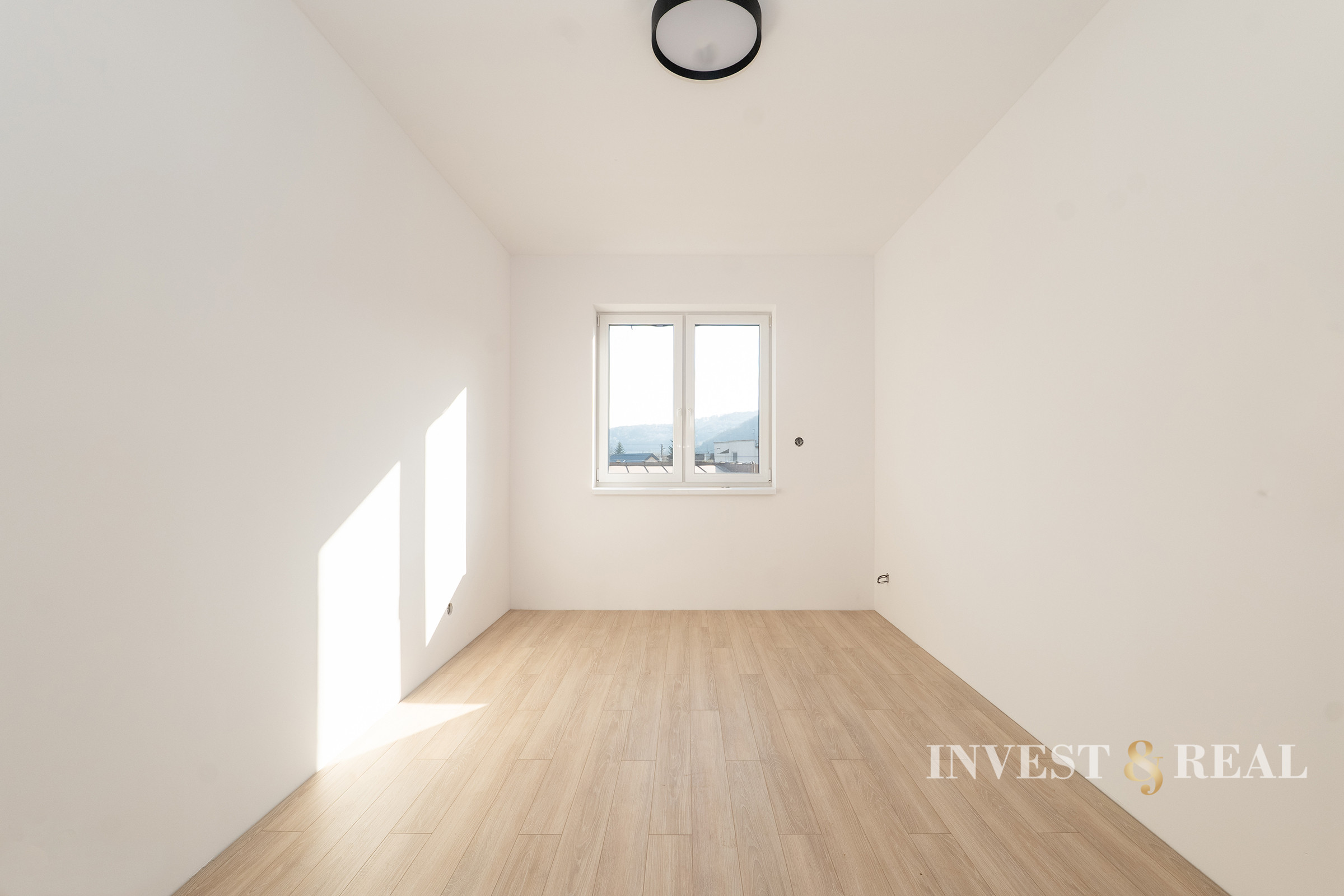 Moderné bývanie s vnútroparkom | 4-izbový dom | Haniska